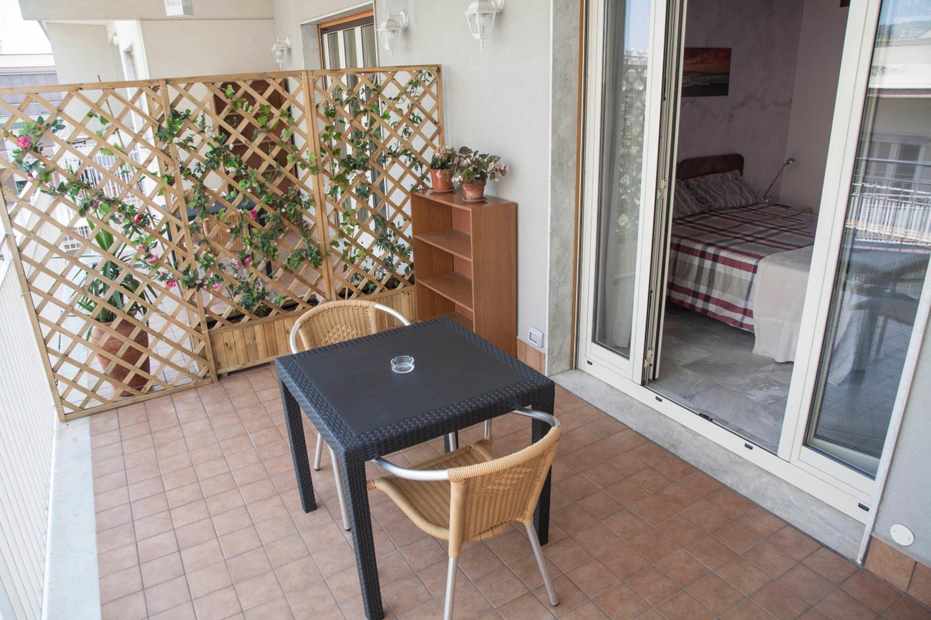 Double Room with Private Bathroom - Photo 18