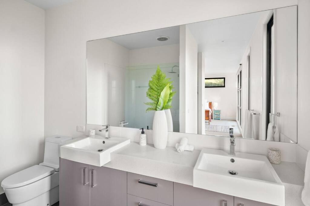 Three-Bedroom House photo 2