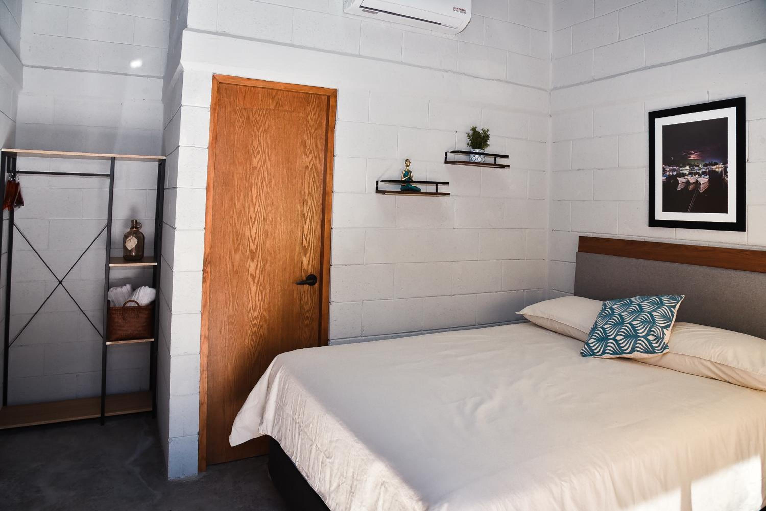 Standard King Room - Photo 1