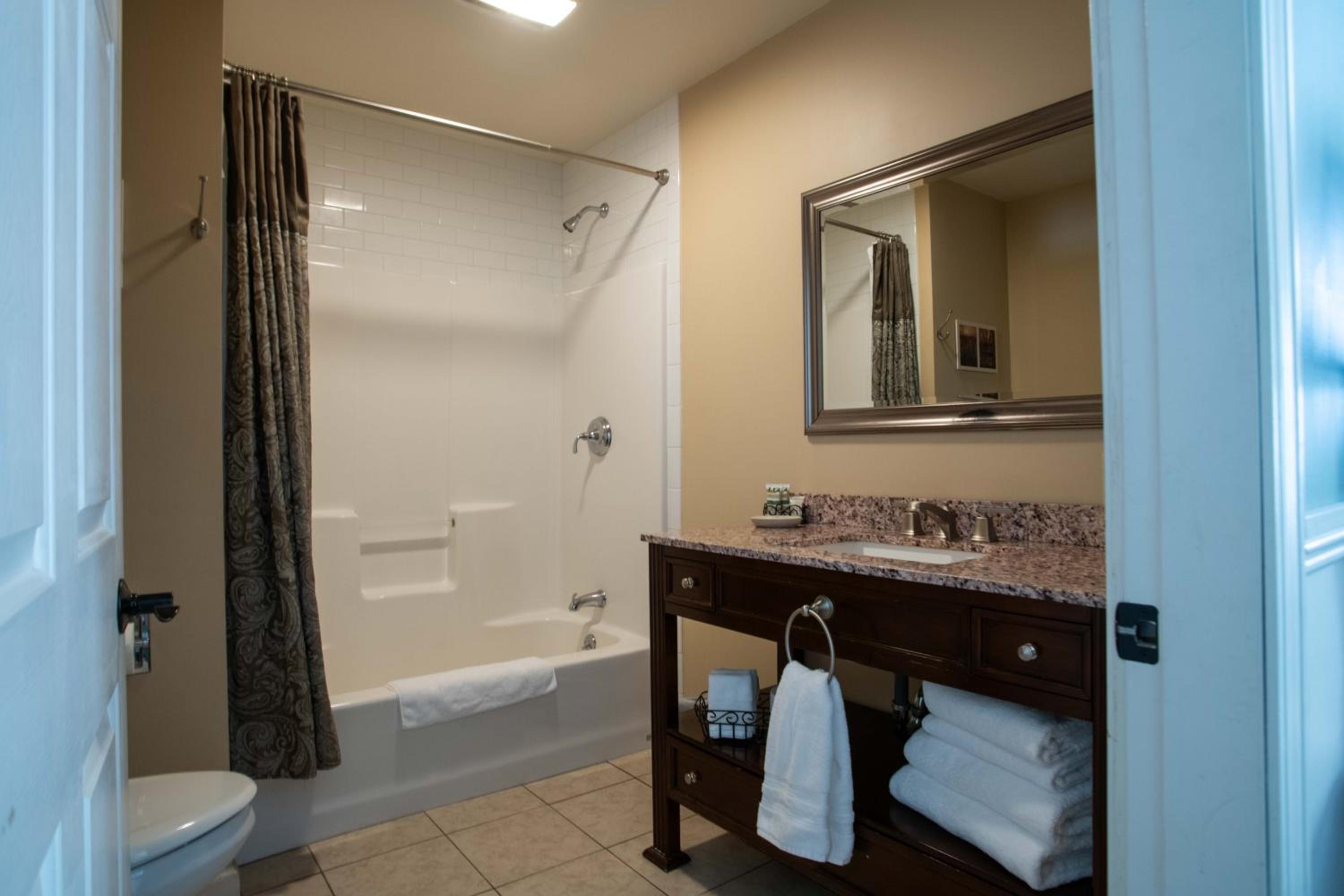 Deluxe King Room photo 3