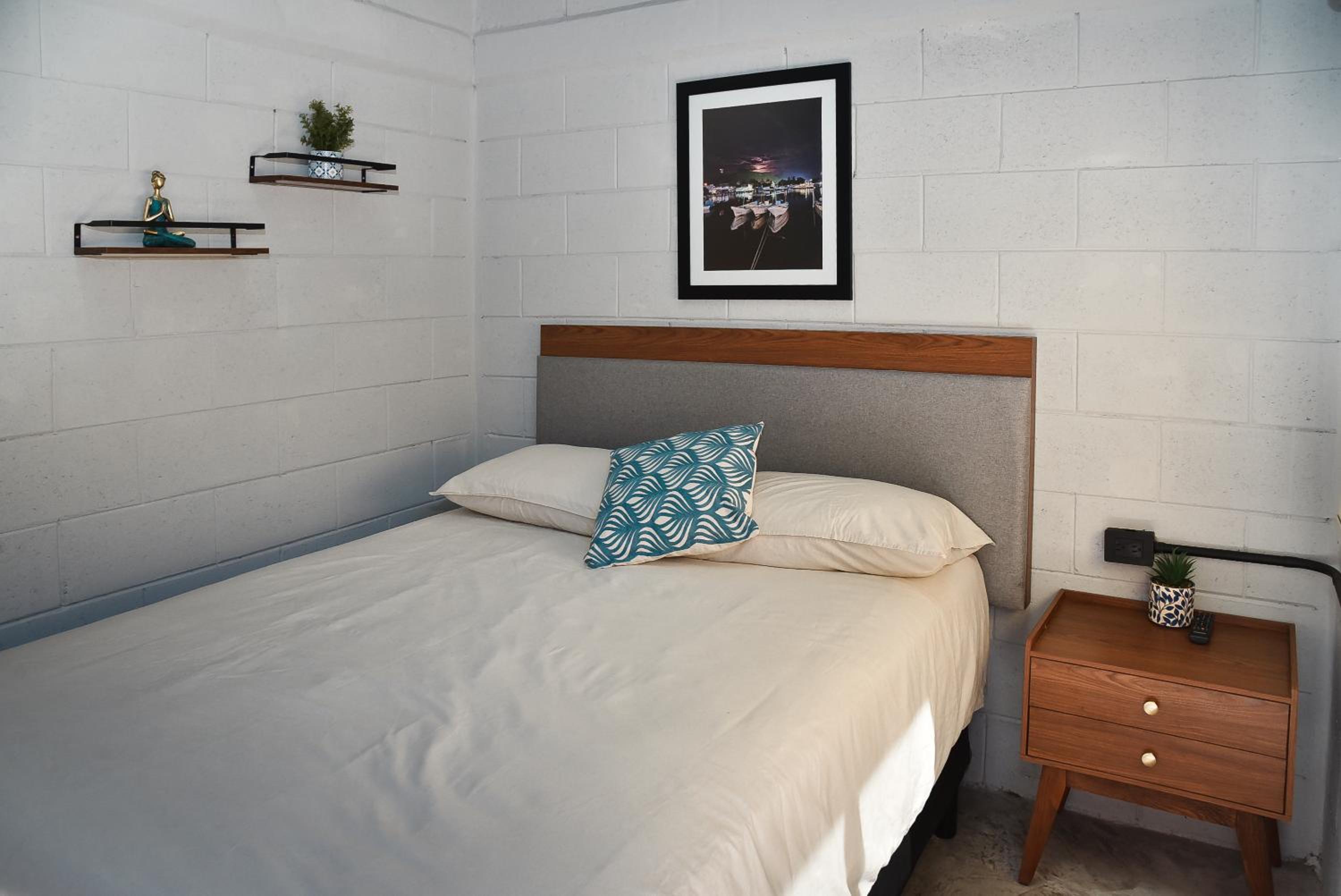 Standard King Room - Photo 2