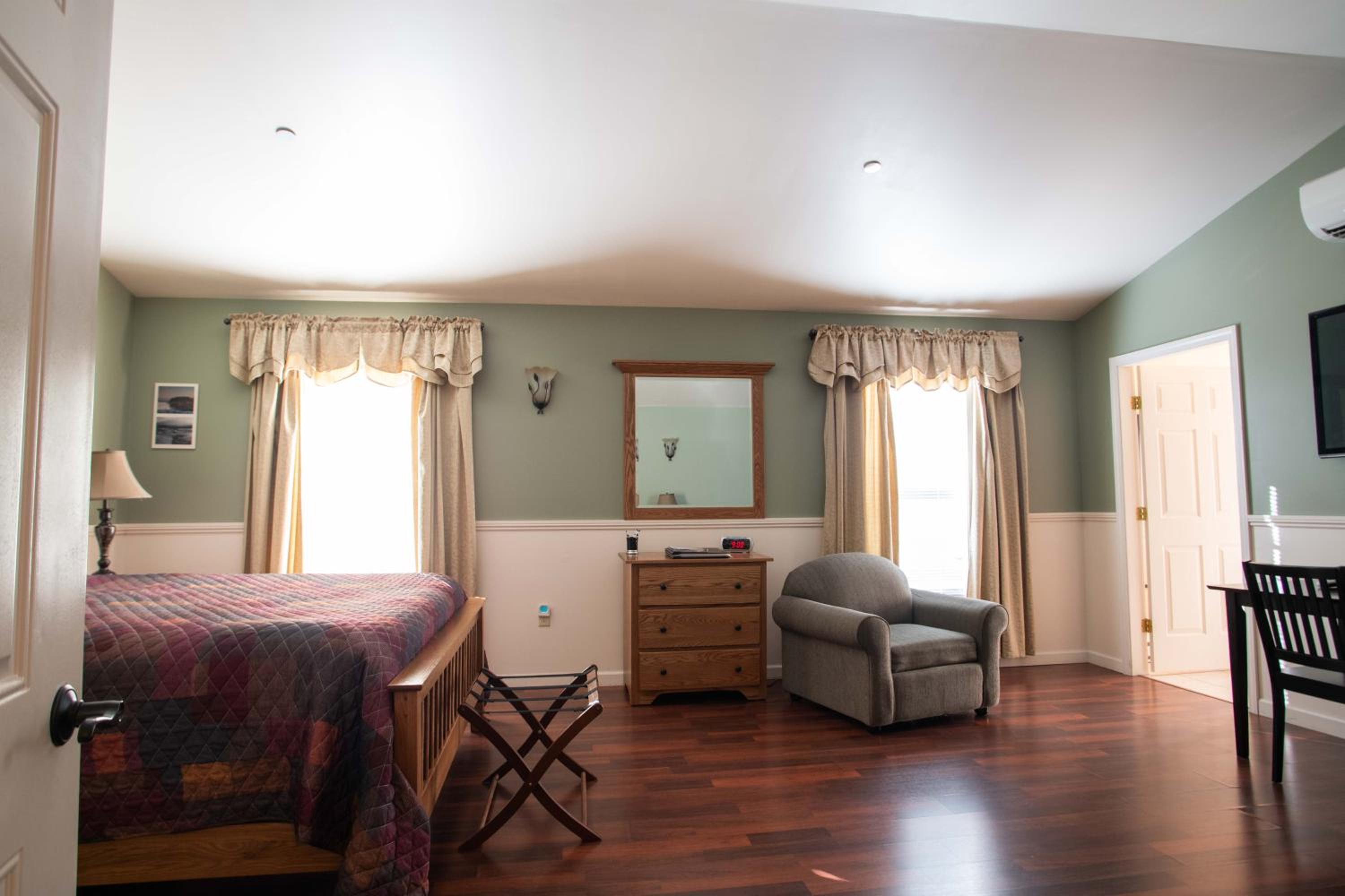 Deluxe King Room photo 3