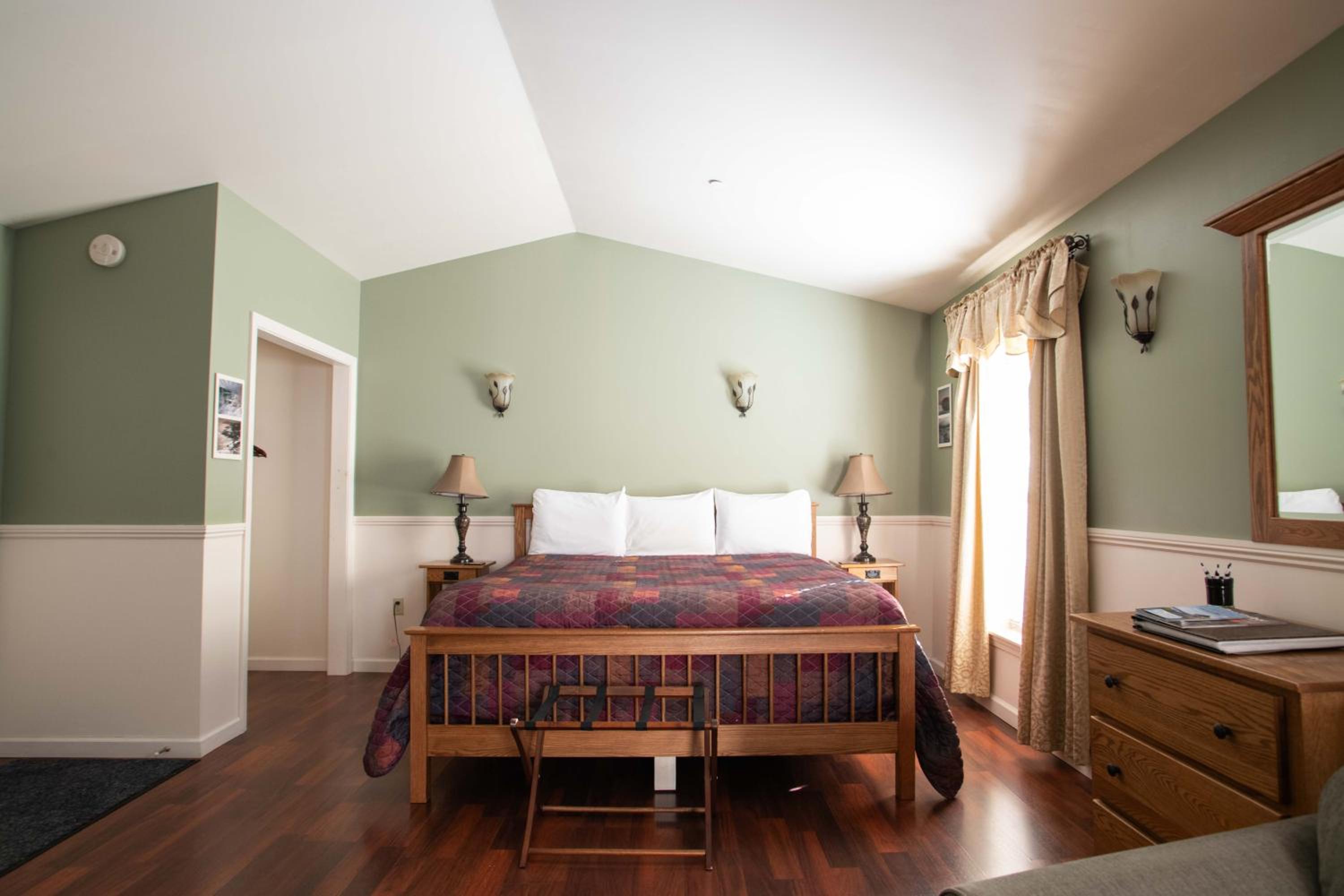 Deluxe King Room photo 2