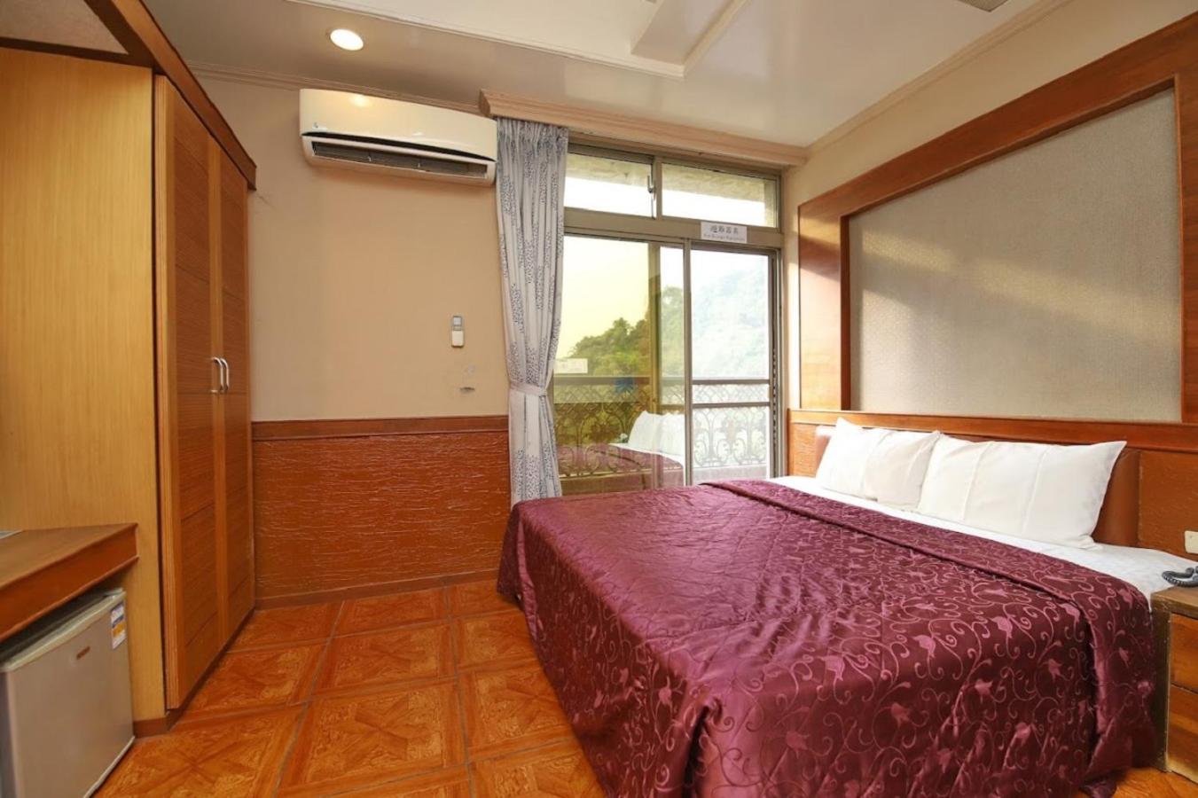 Double Room with Mountain View - Photo 3