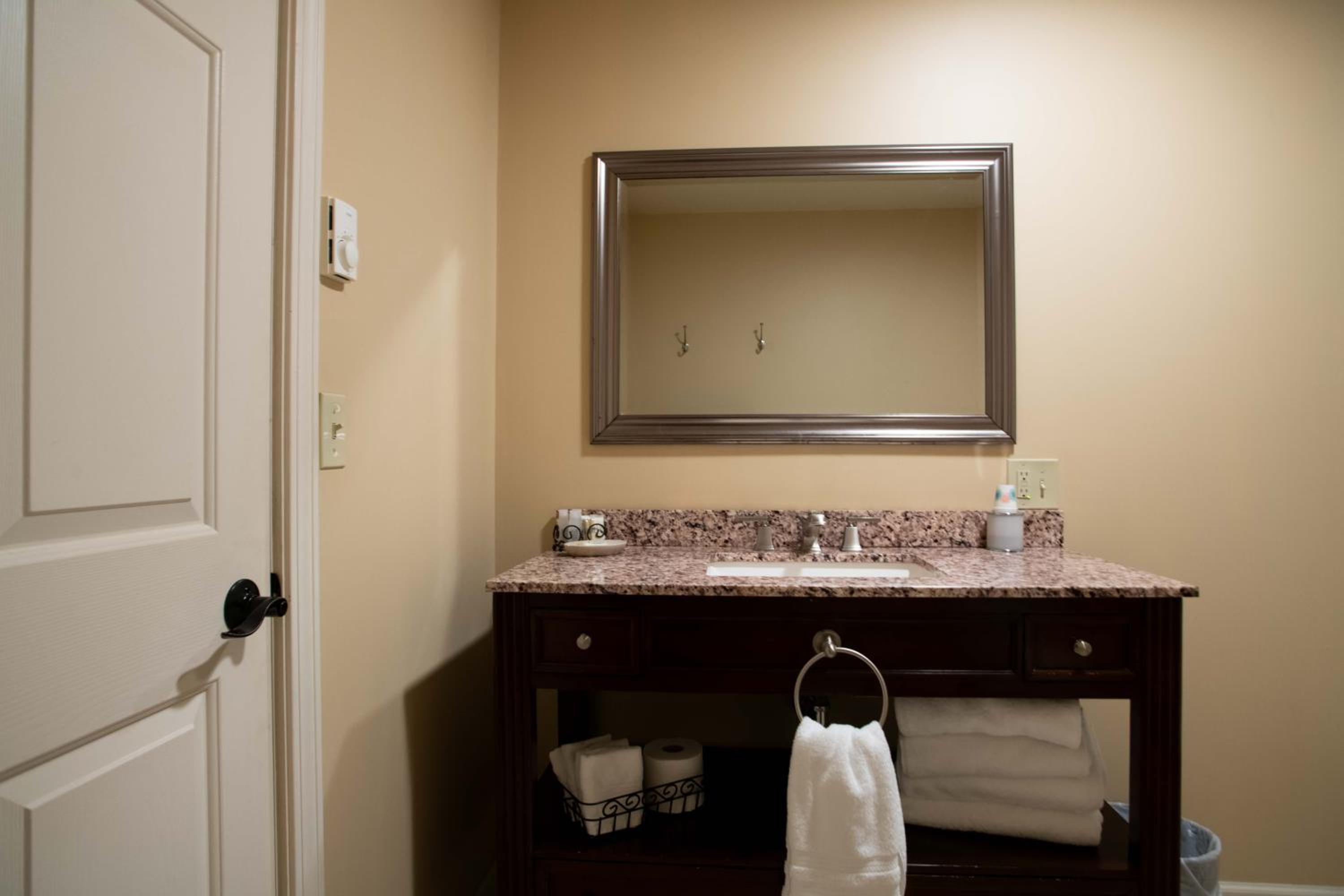 Deluxe King Room photo 3