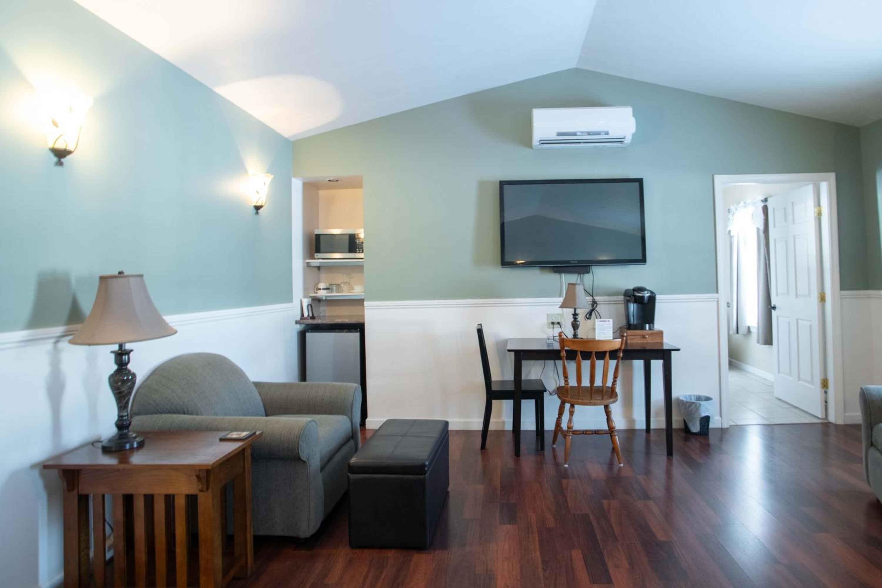 Deluxe King Room photo 2