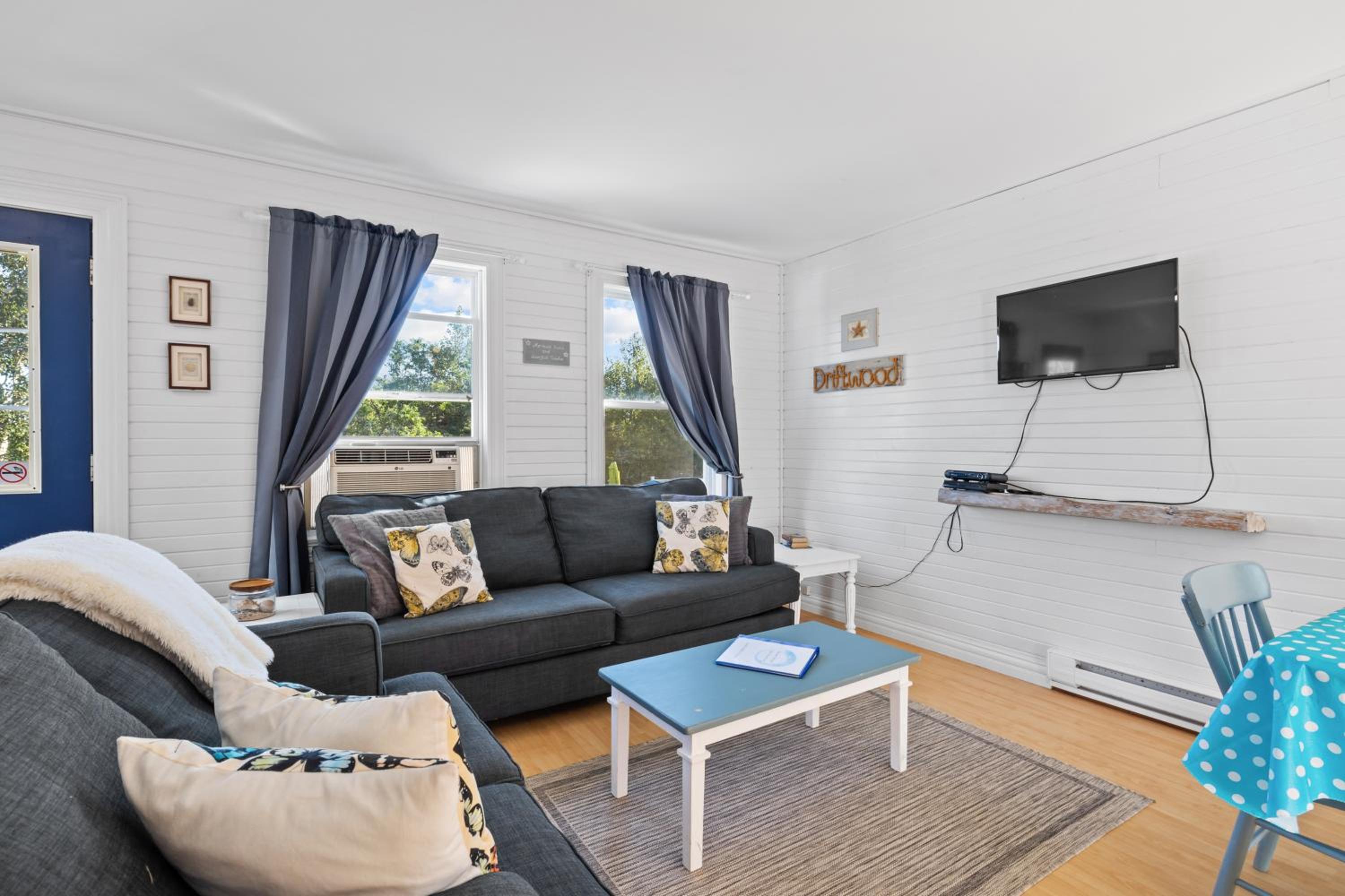 Family Room photo 1