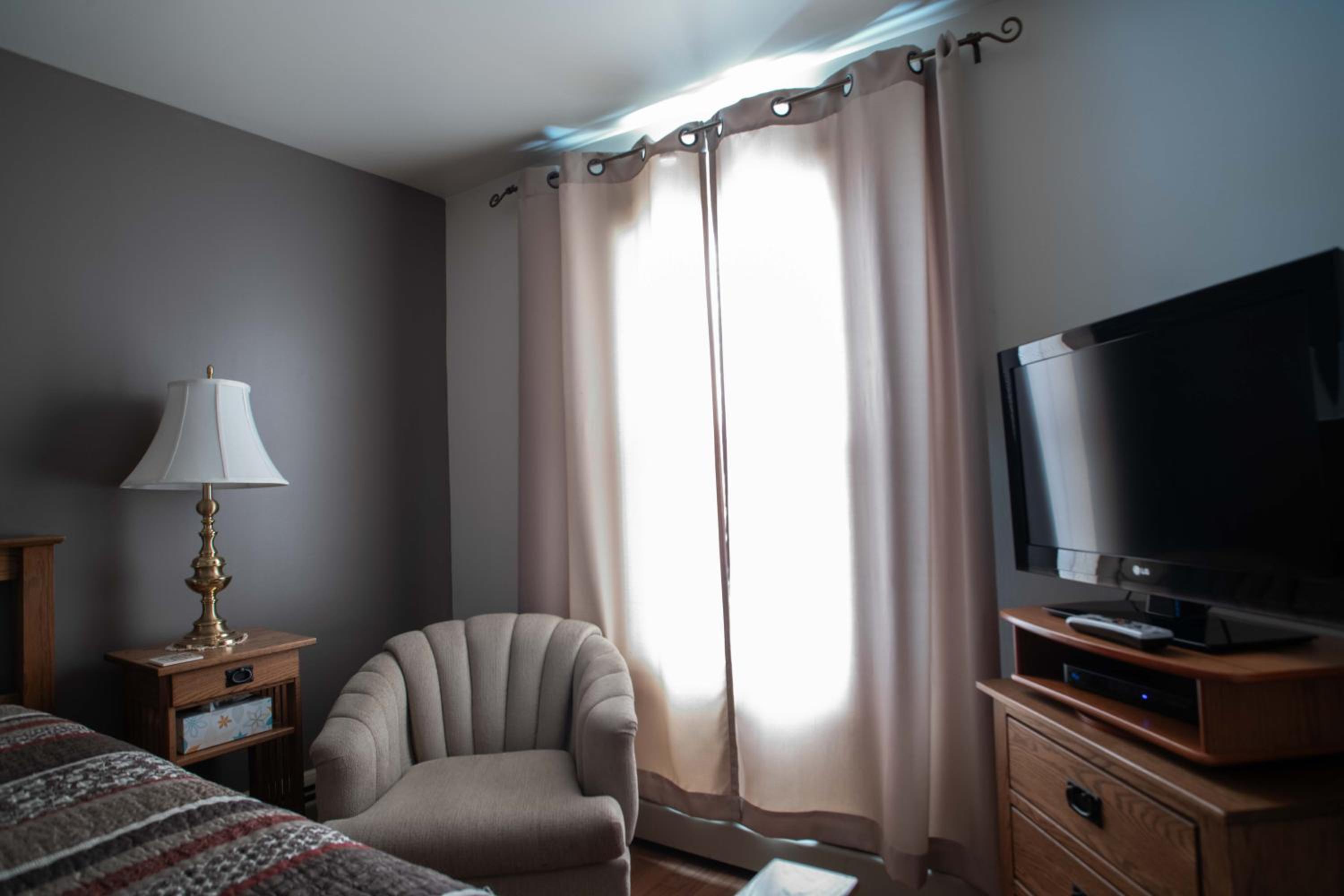 Deluxe Queen Suite