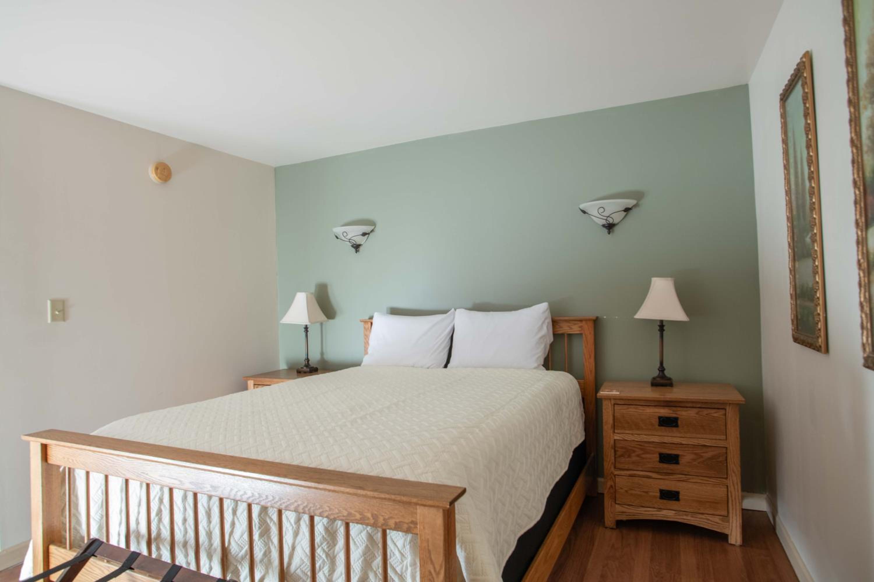 Deluxe Queen Room