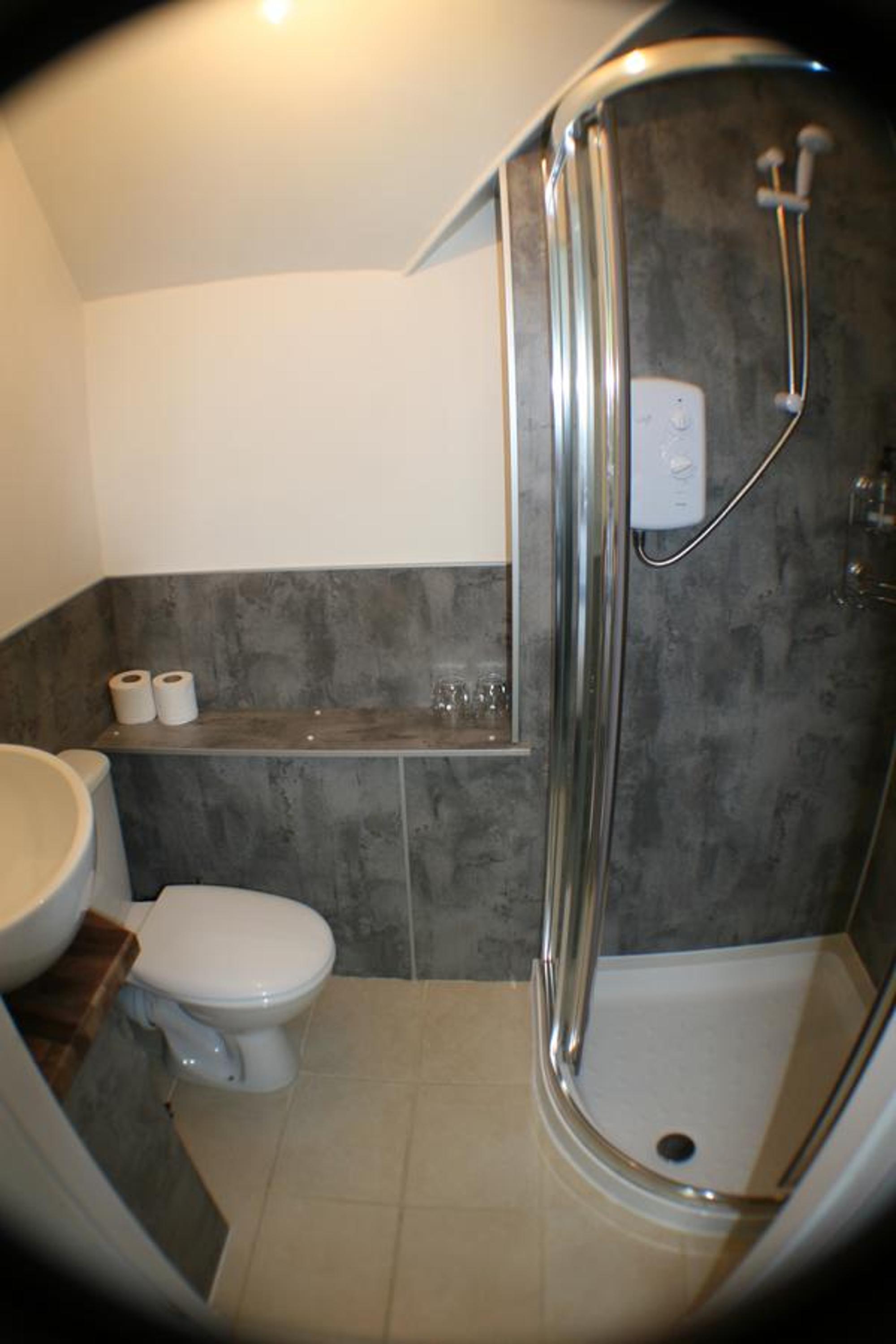 Twin Room with Shower - Photo 6