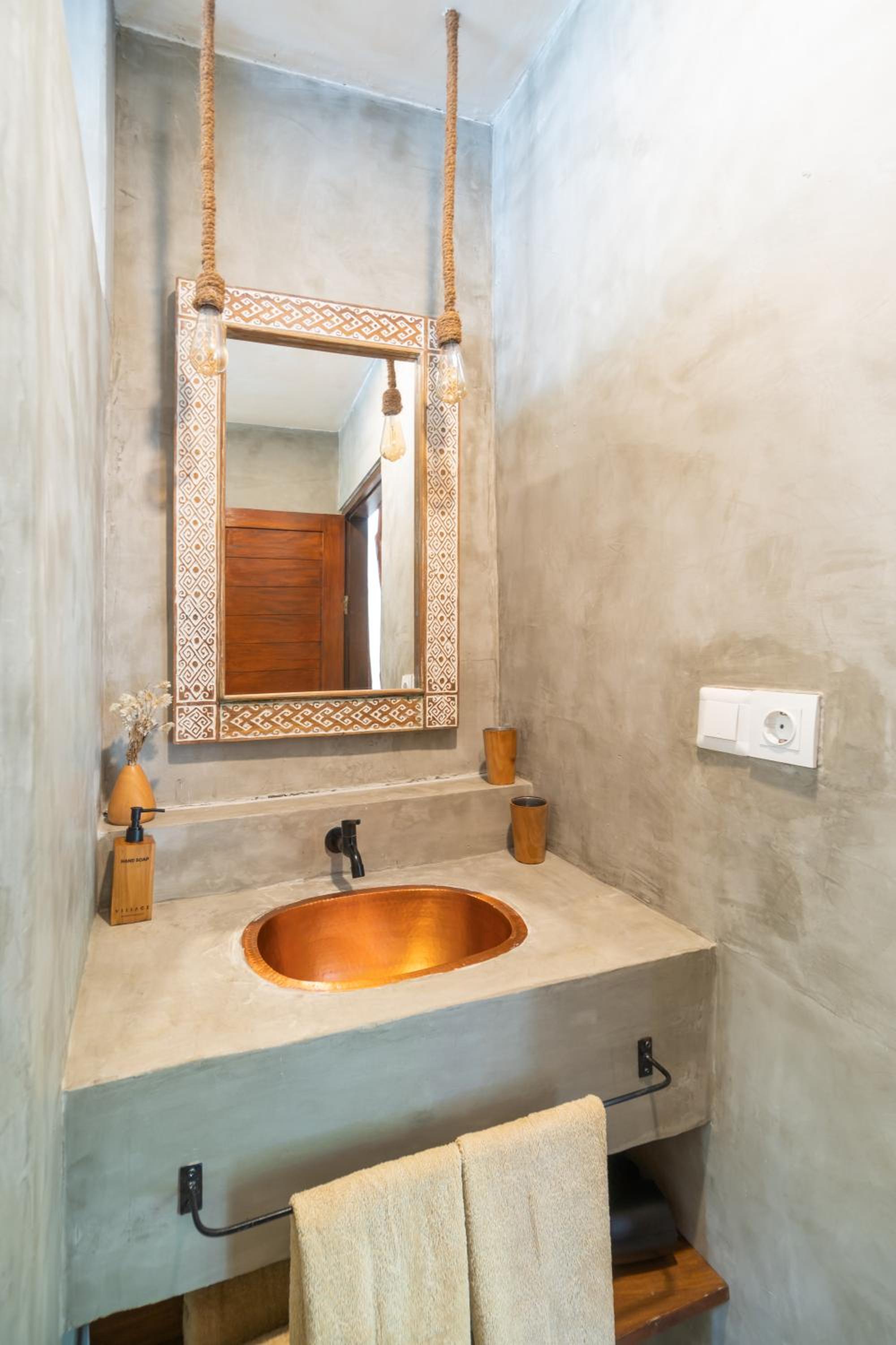 King Deluxe or Twin Room with bathtub - Photo 7