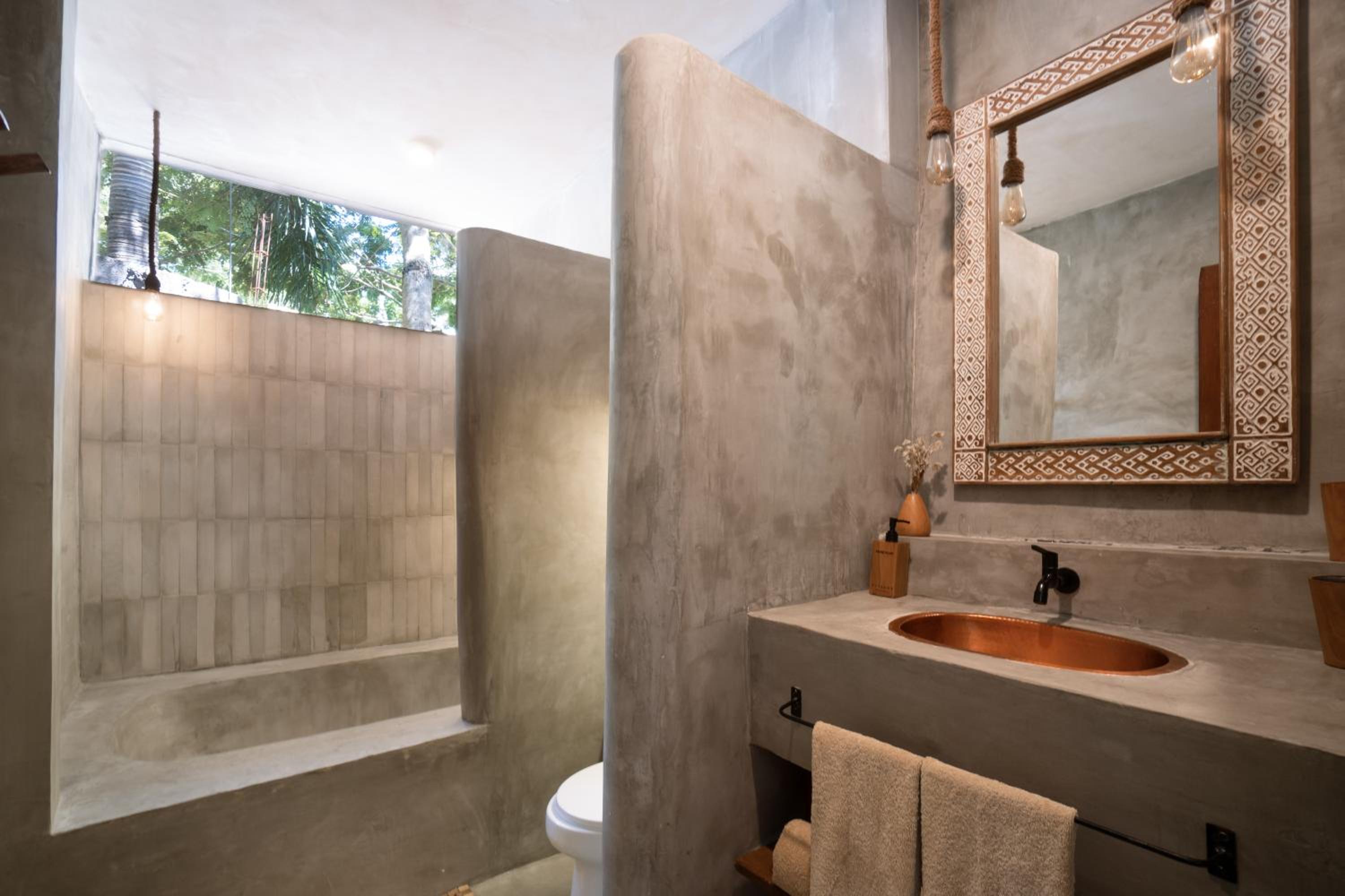 King Deluxe or Twin Room with bathtub - Photo 6