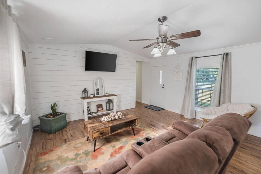 Three-Bedroom House photo 1