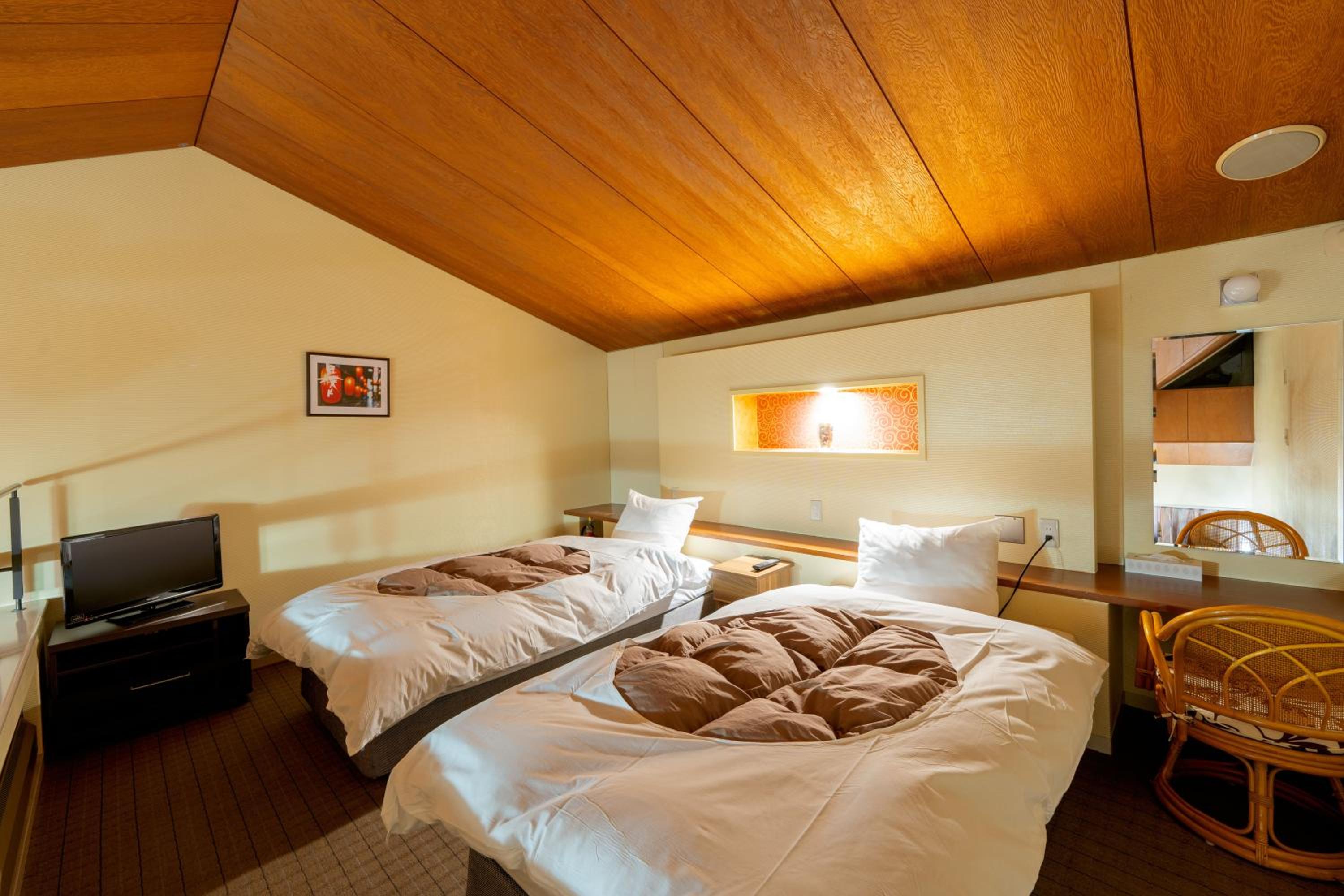 Quadruple Room With Private Bathroom photo 2