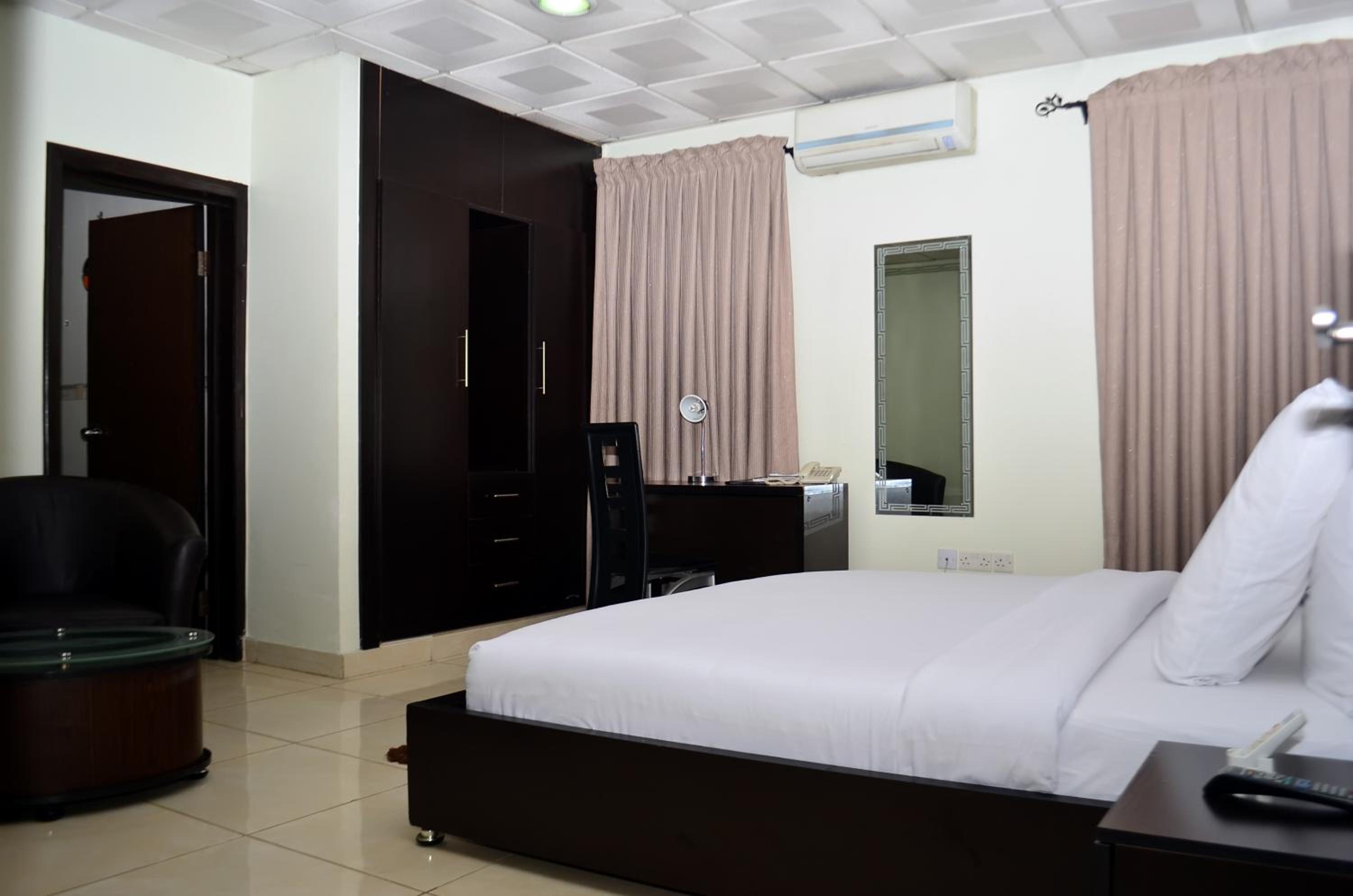 Deluxe King Room photo 1