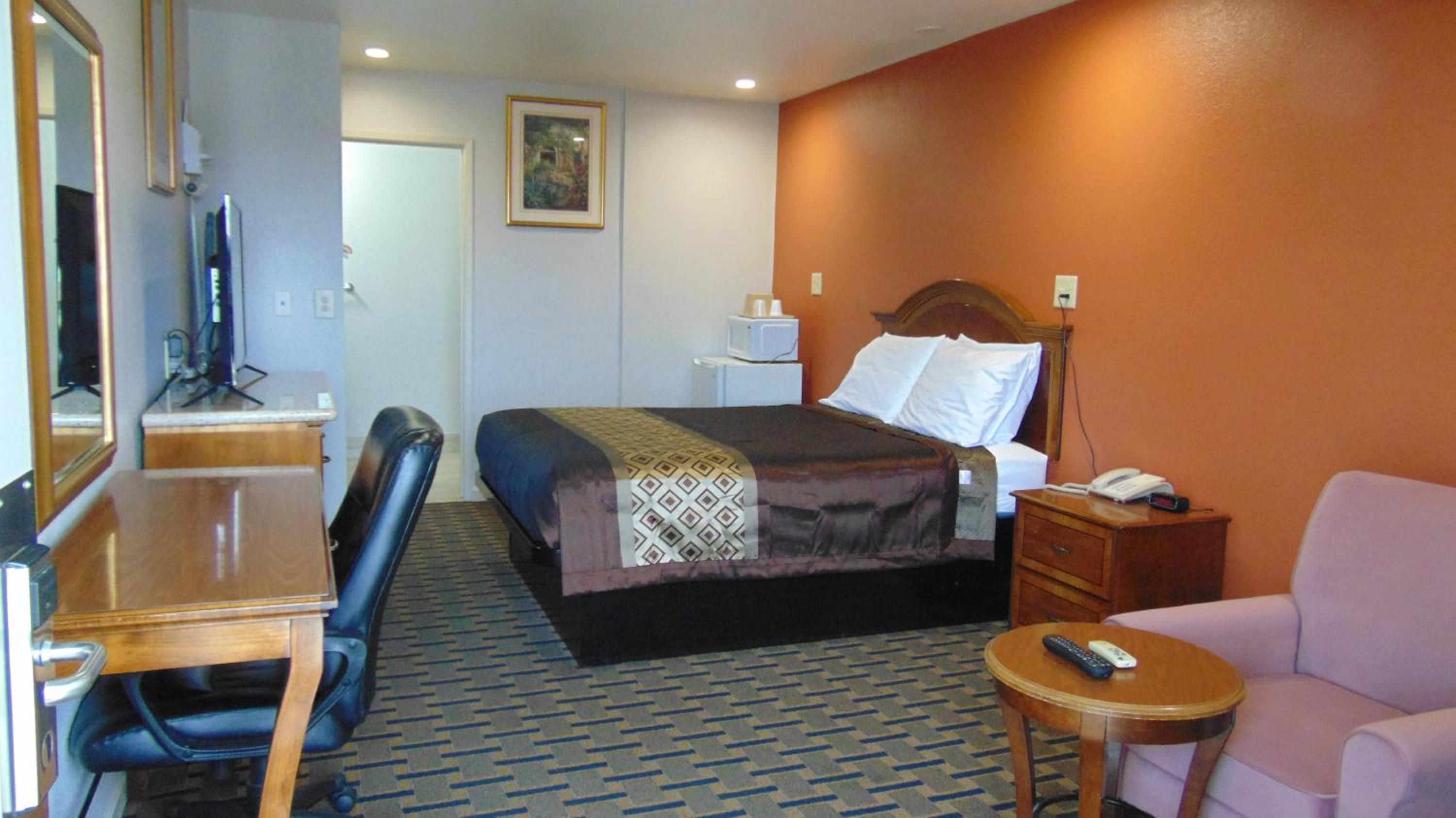 Queen Room - Non-Smoking photo 3