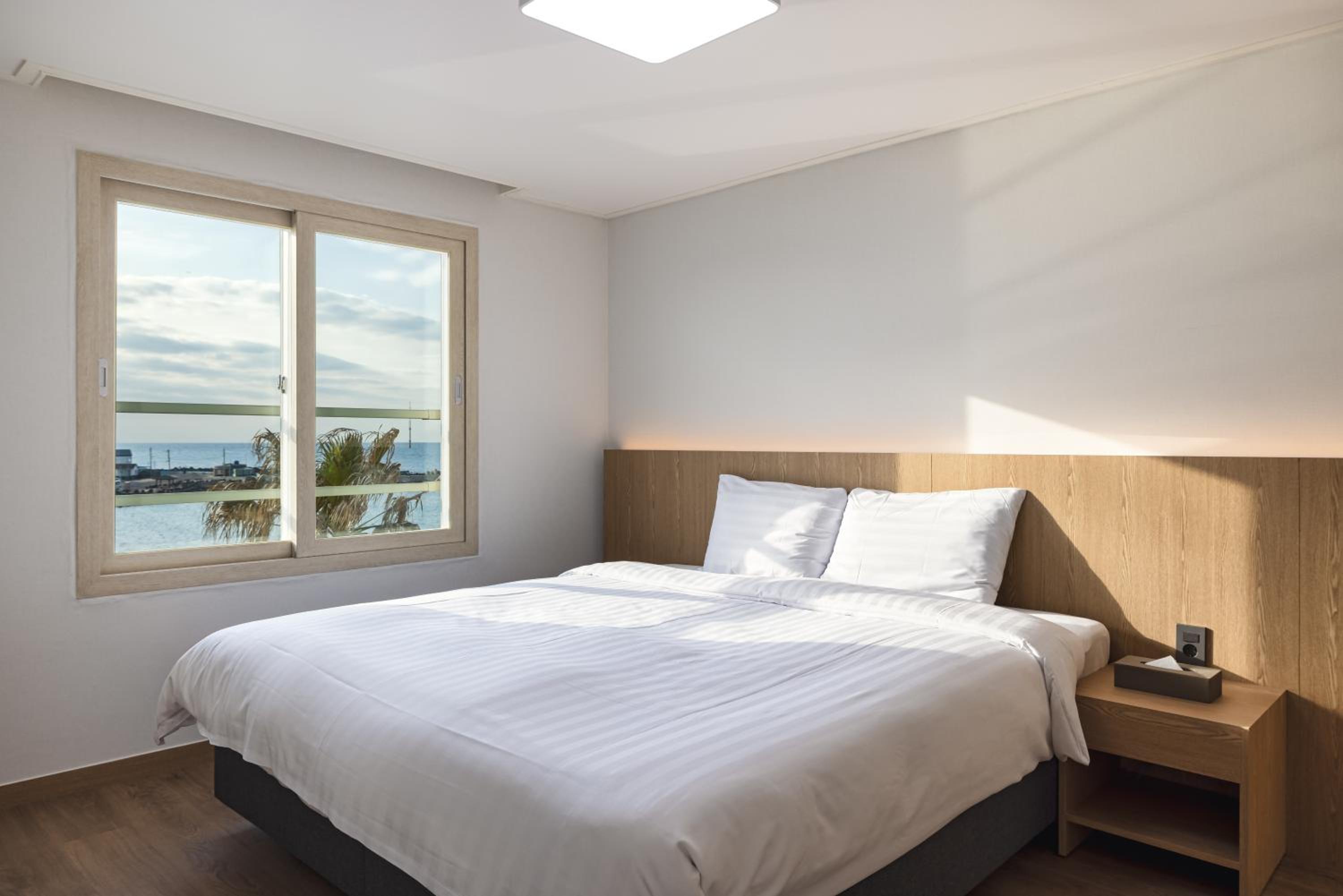 Kensington Royal Suite with Ocean View photo 2