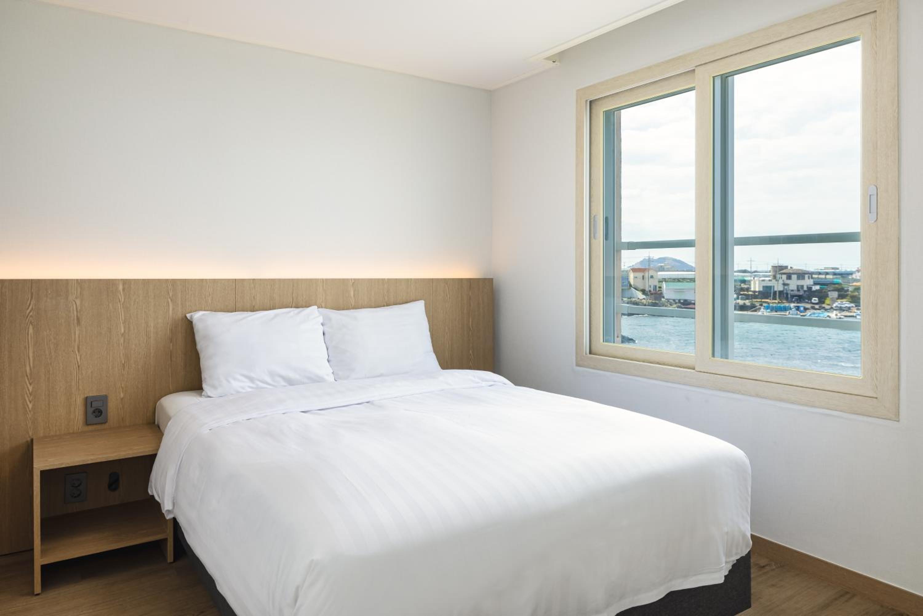 Kensington Royal Suite with Ocean View photo 3
