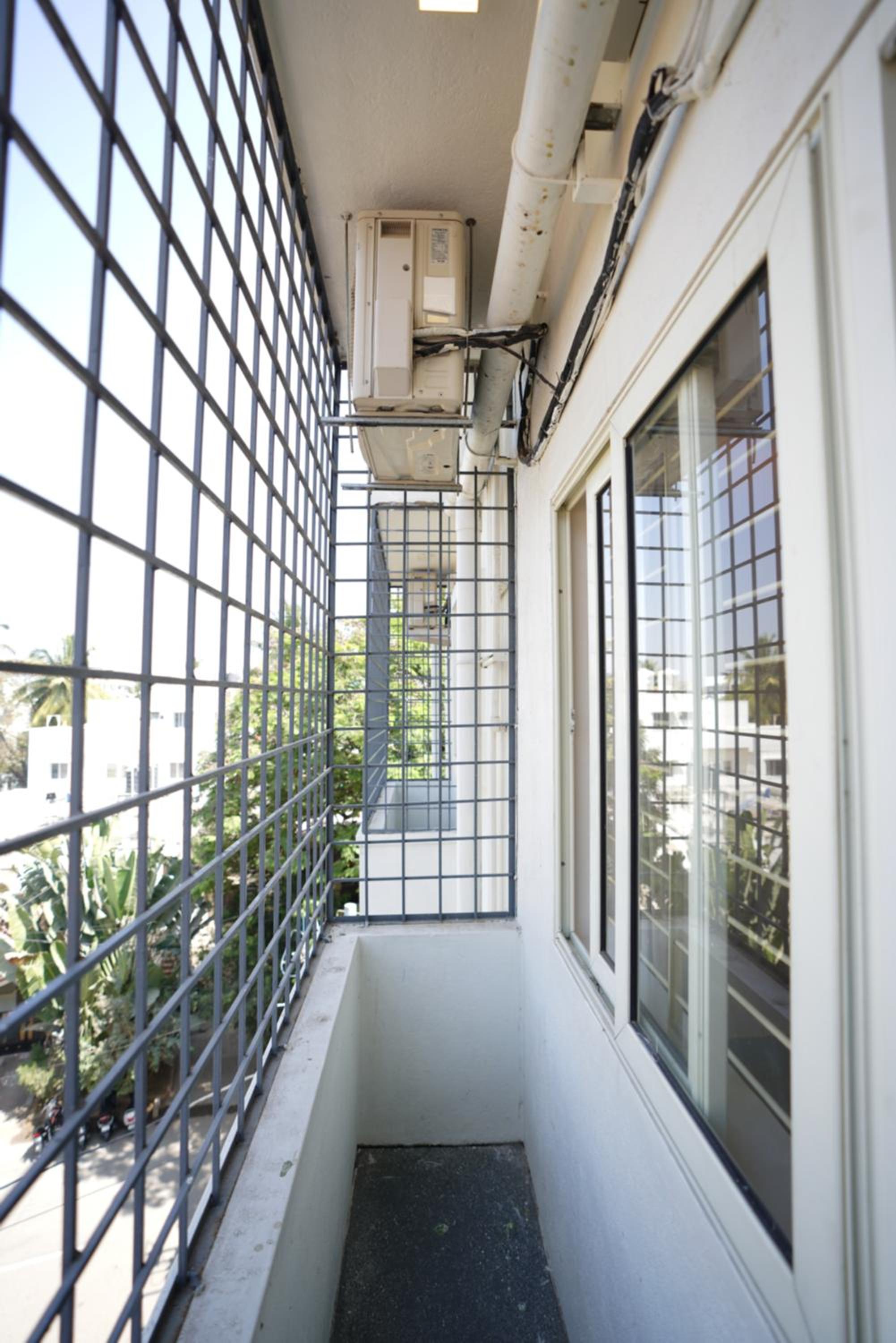 Deluxe Double Room with Balcony - Photo 13