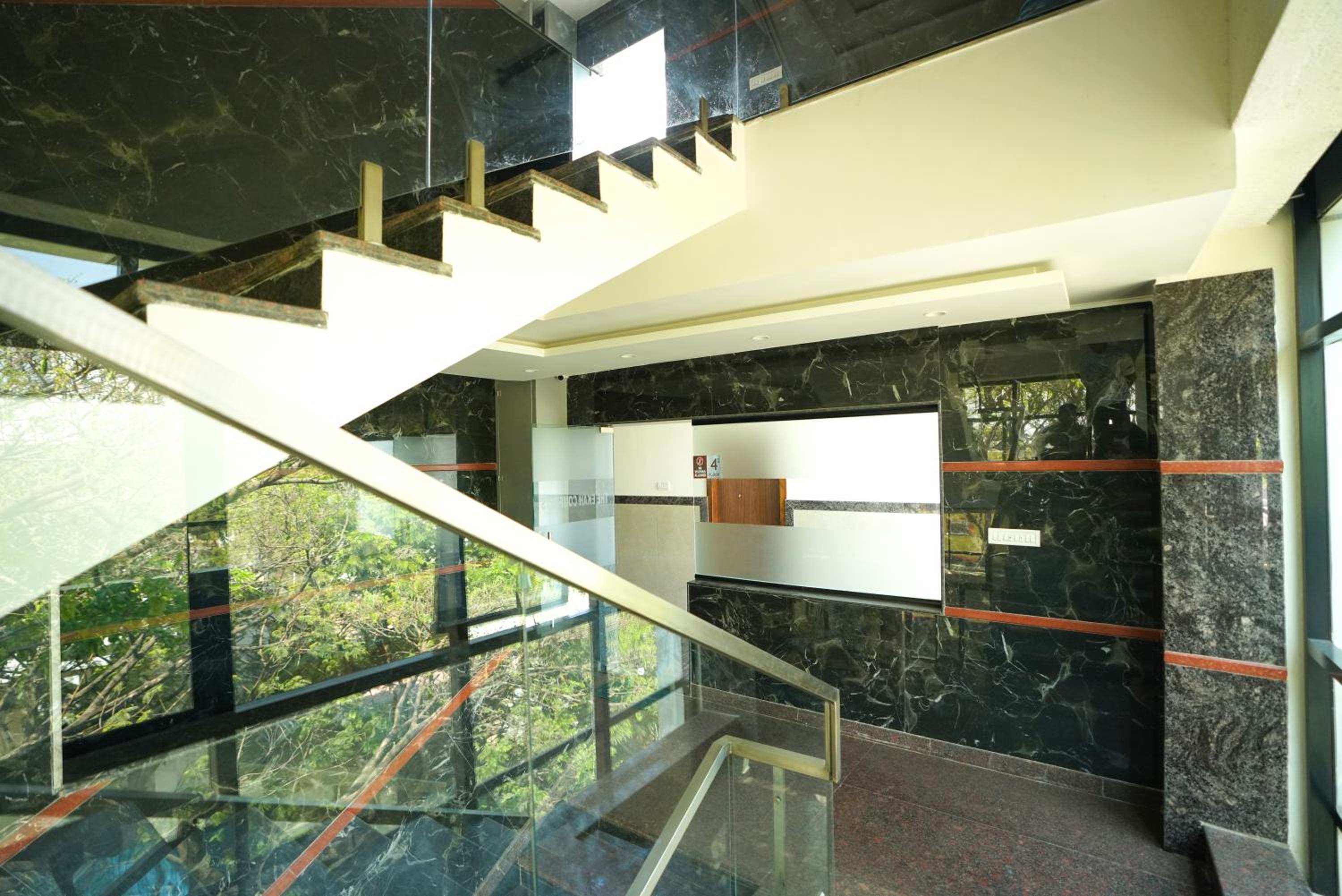 Deluxe Double Room with Balcony - Photo 5