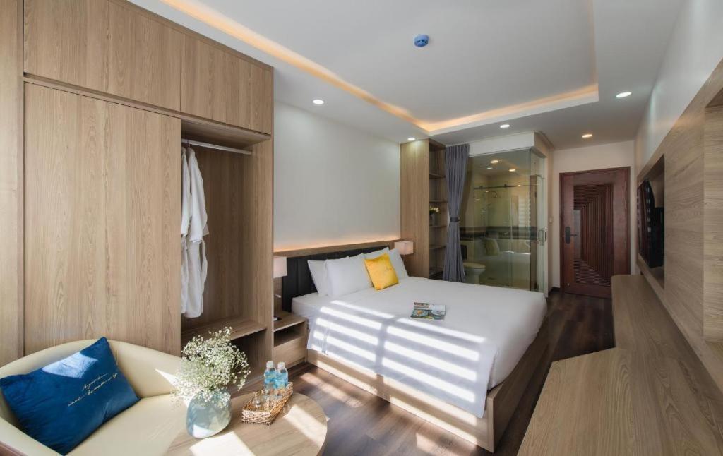 Deluxe Double Room (2 Adults + 1 Child)