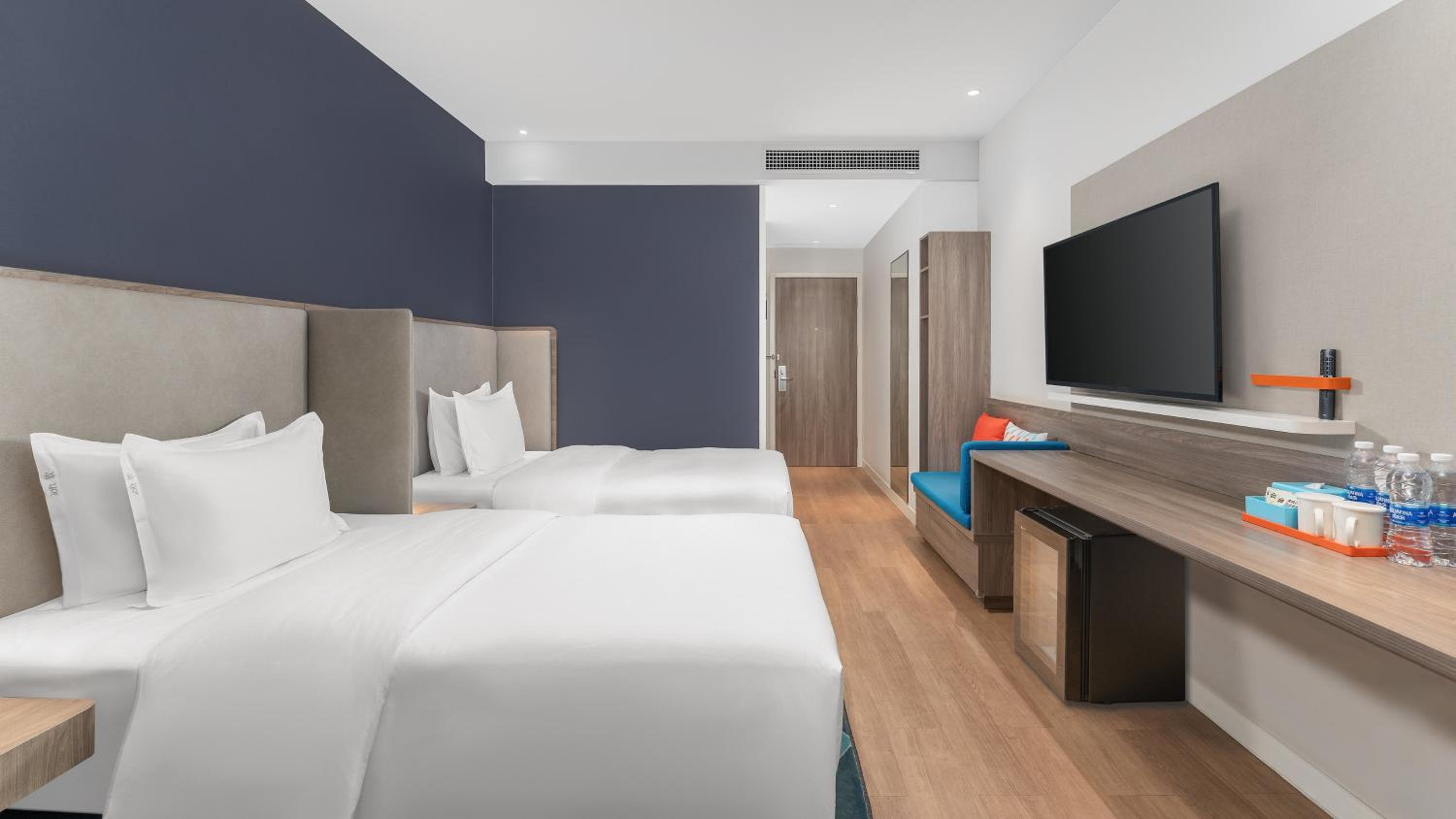Standard Twin Room with City View - High Floor