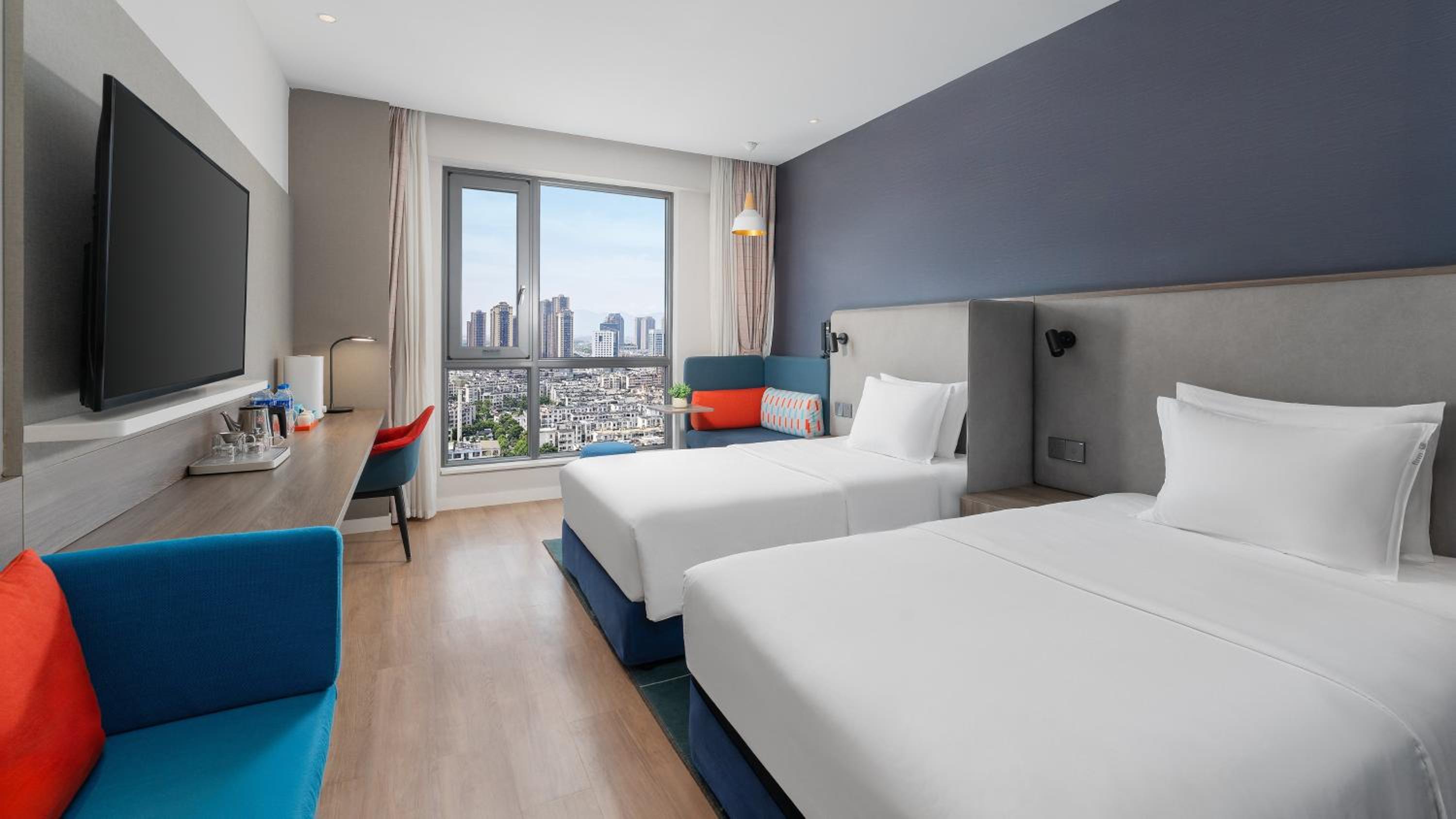 Standard Twin Room with City View - High Floor thumbnail 5