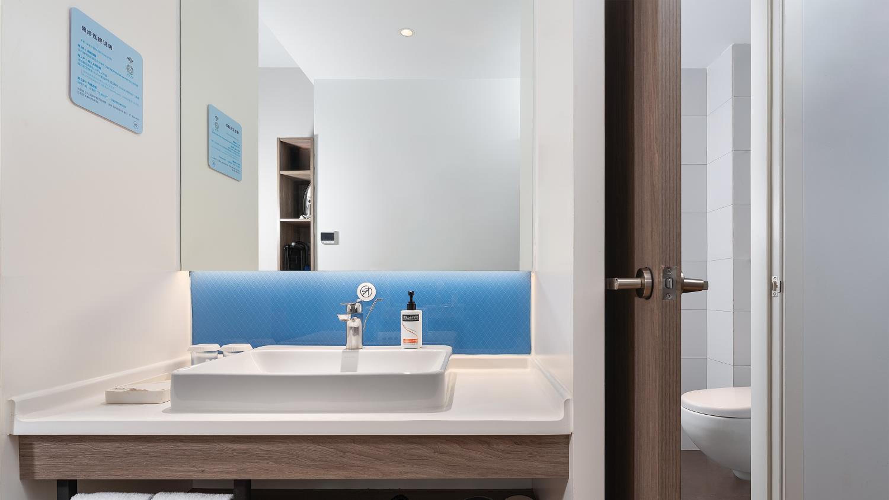 Standard King Room with City View - High Floor
