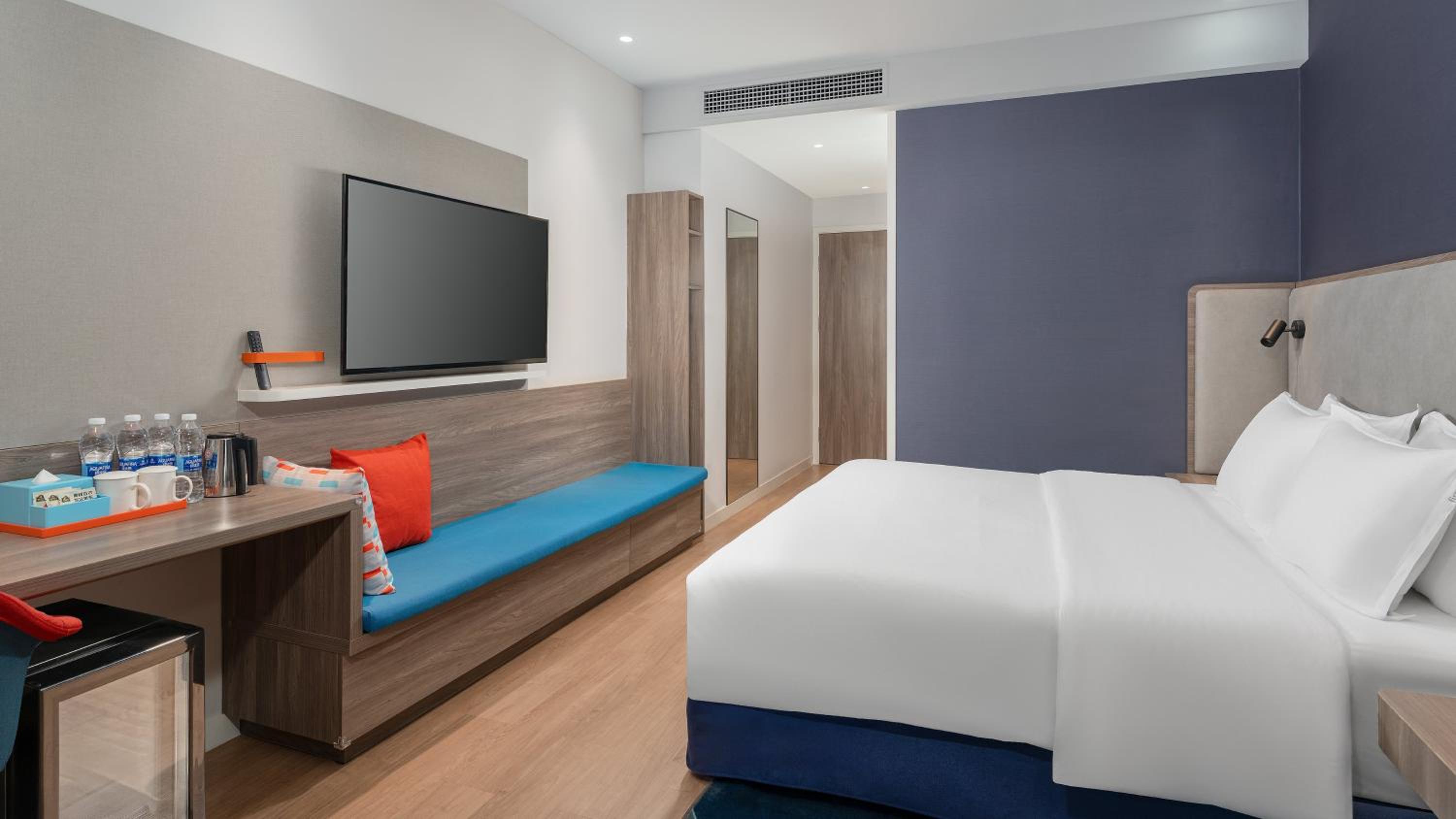 Standard King Room with City View - High Floor