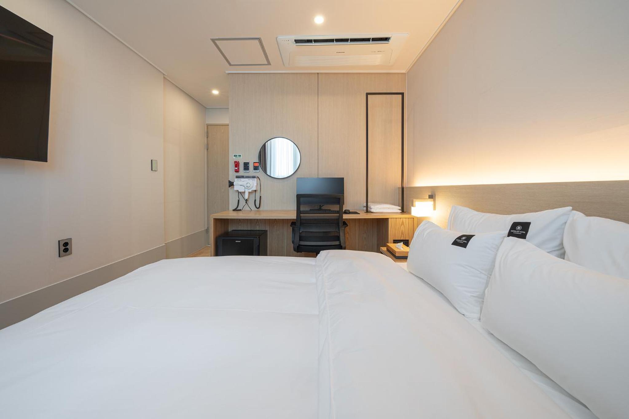 Standard Double Room - Photo 3