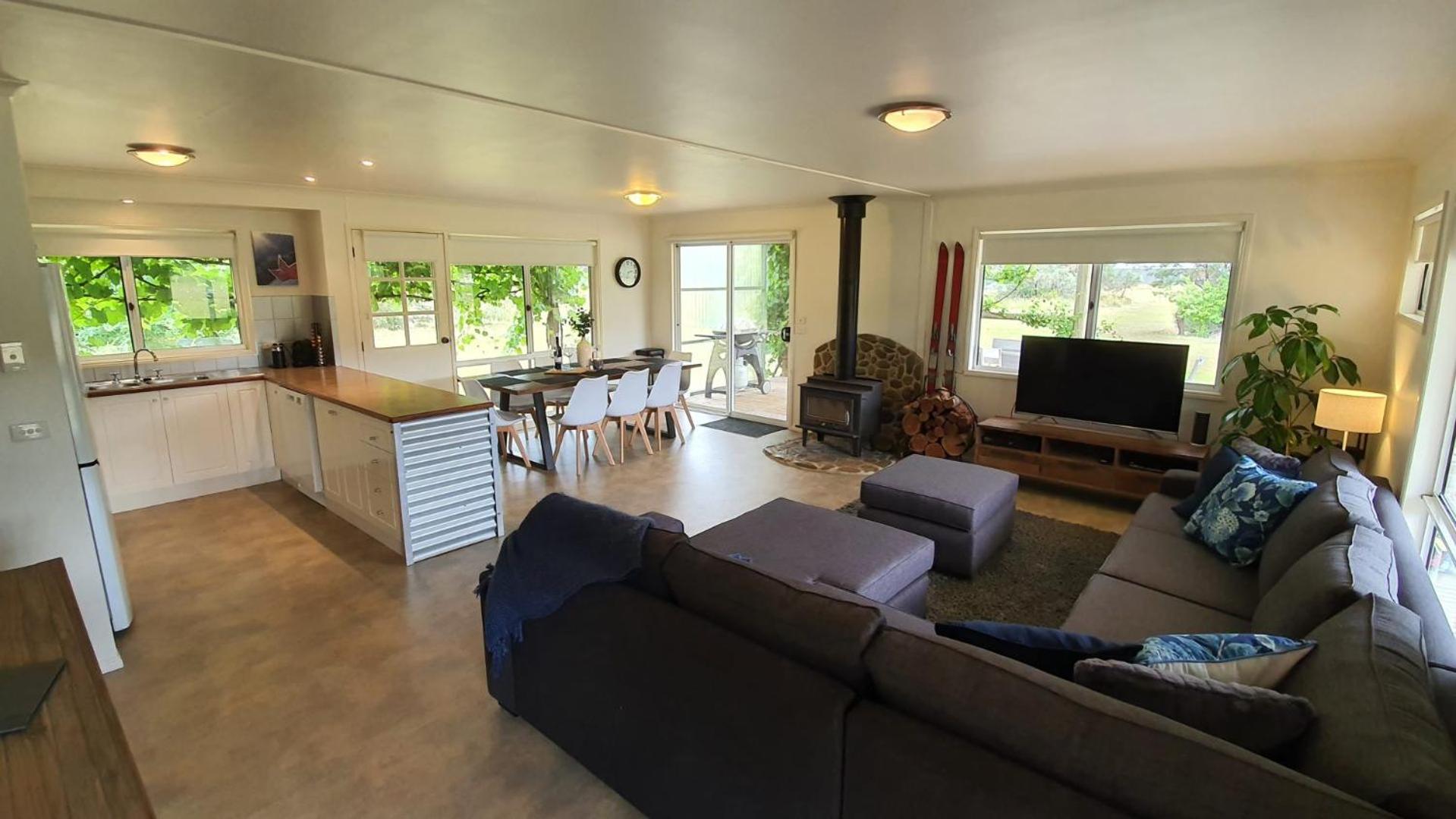 Five-Bedroom House photo 1