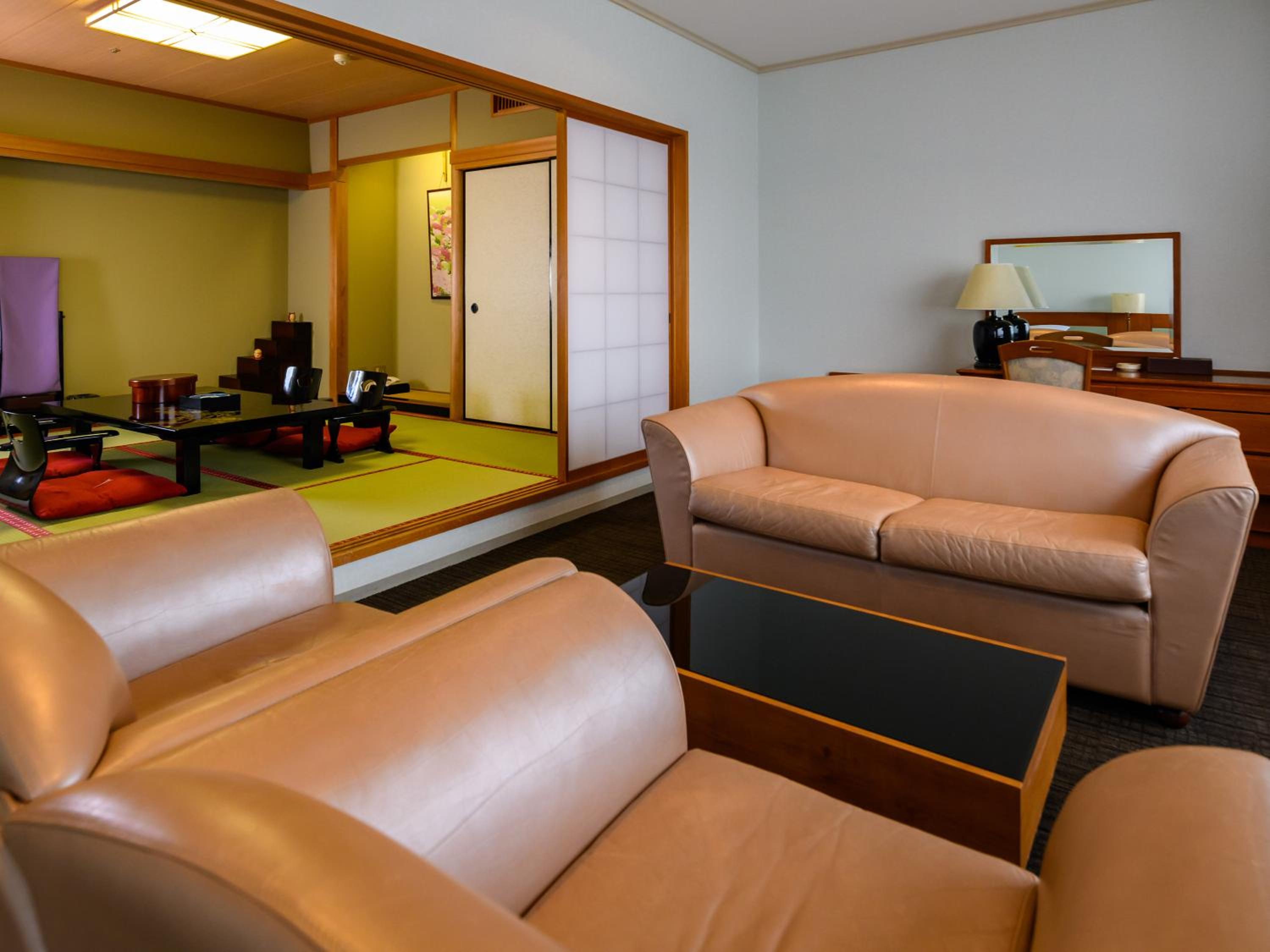 Japanese-Western Style Classic Junior Suite with Two Single Beds and Two Futon Beds - City Side - Photo 3