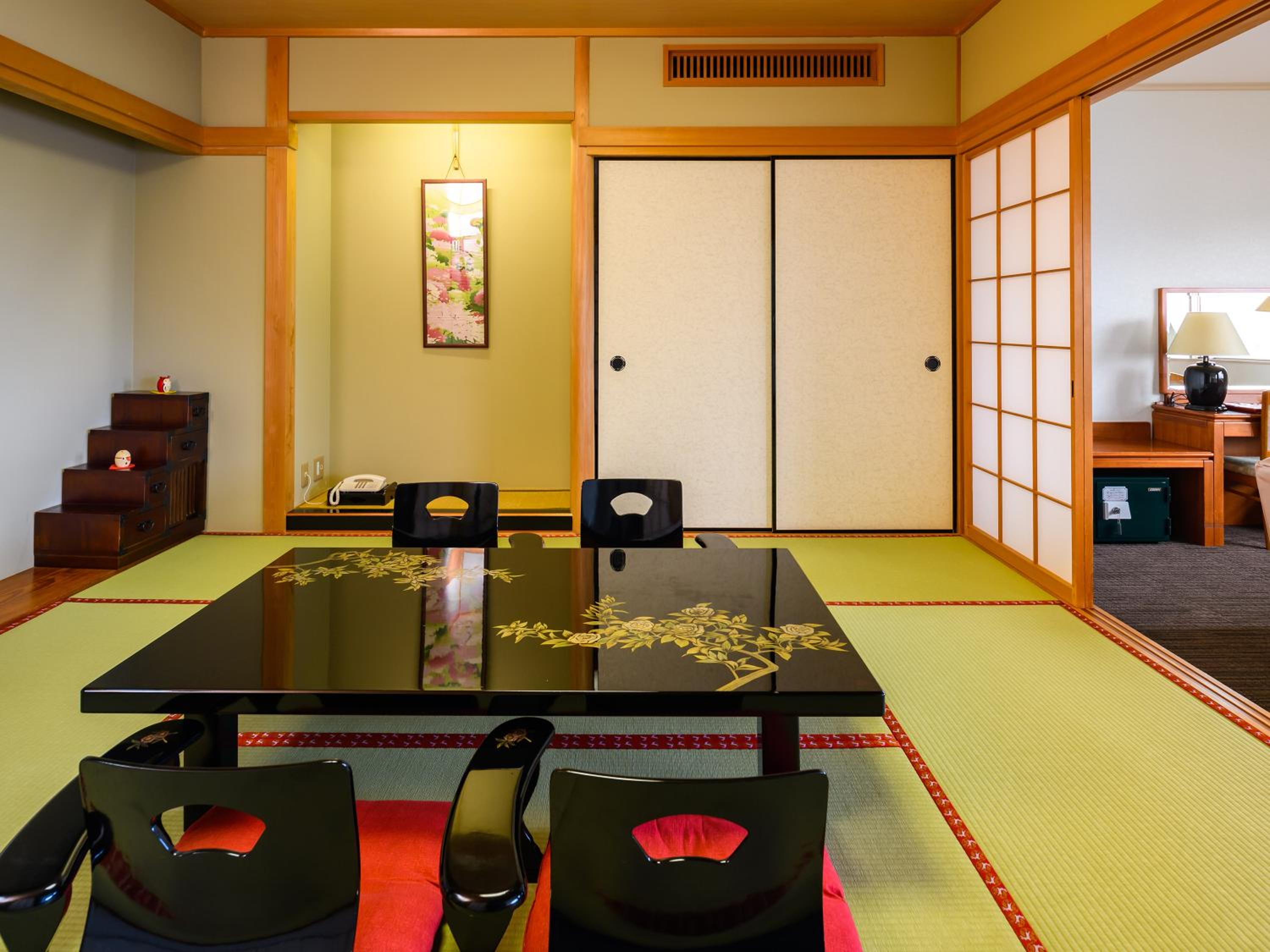 Japanese-Western Style Classic Junior Suite with Two Single Beds and Two Futon Beds - City Side - Photo 1