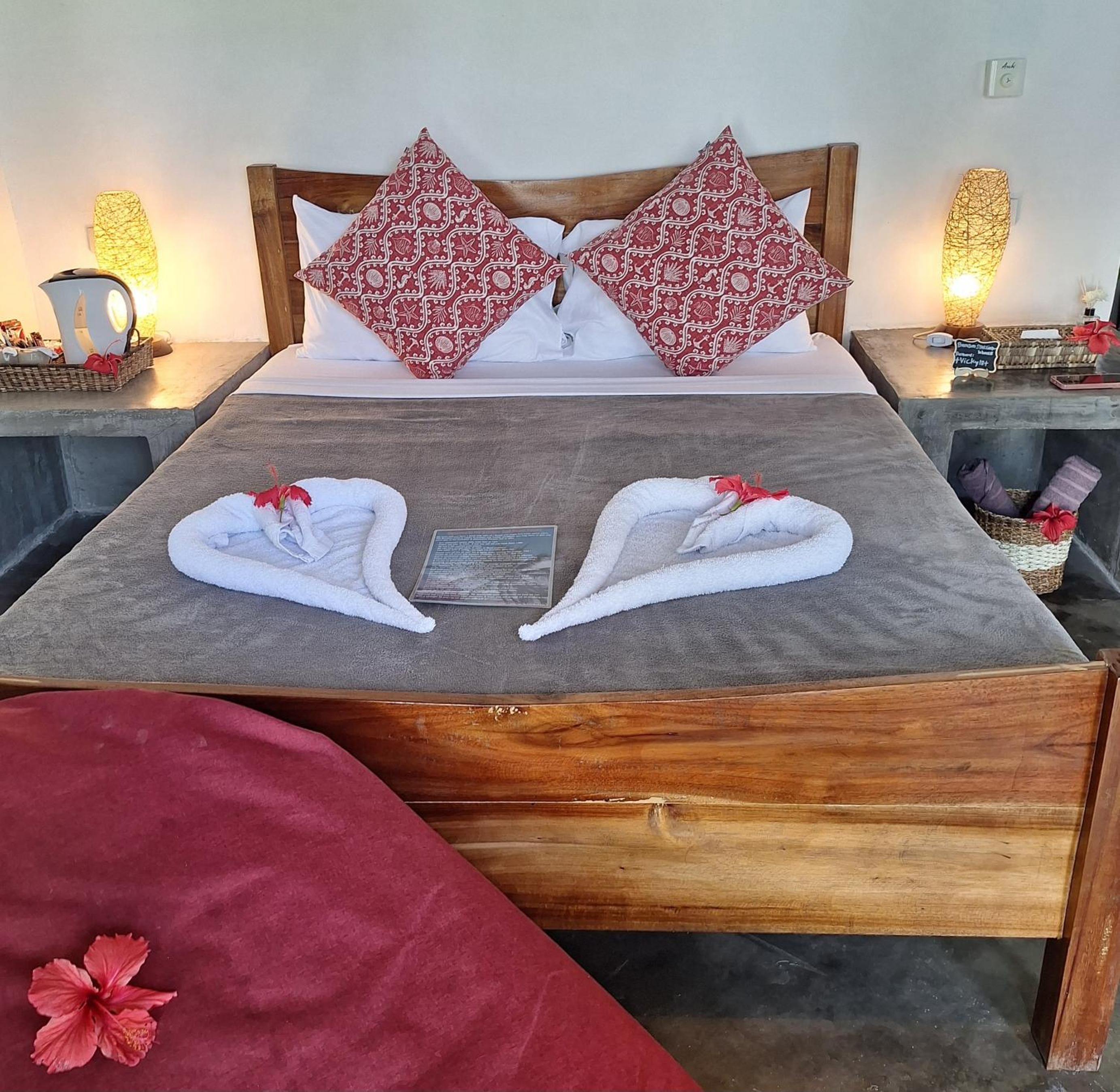 Garden Cottage With Queen Bed photo 3