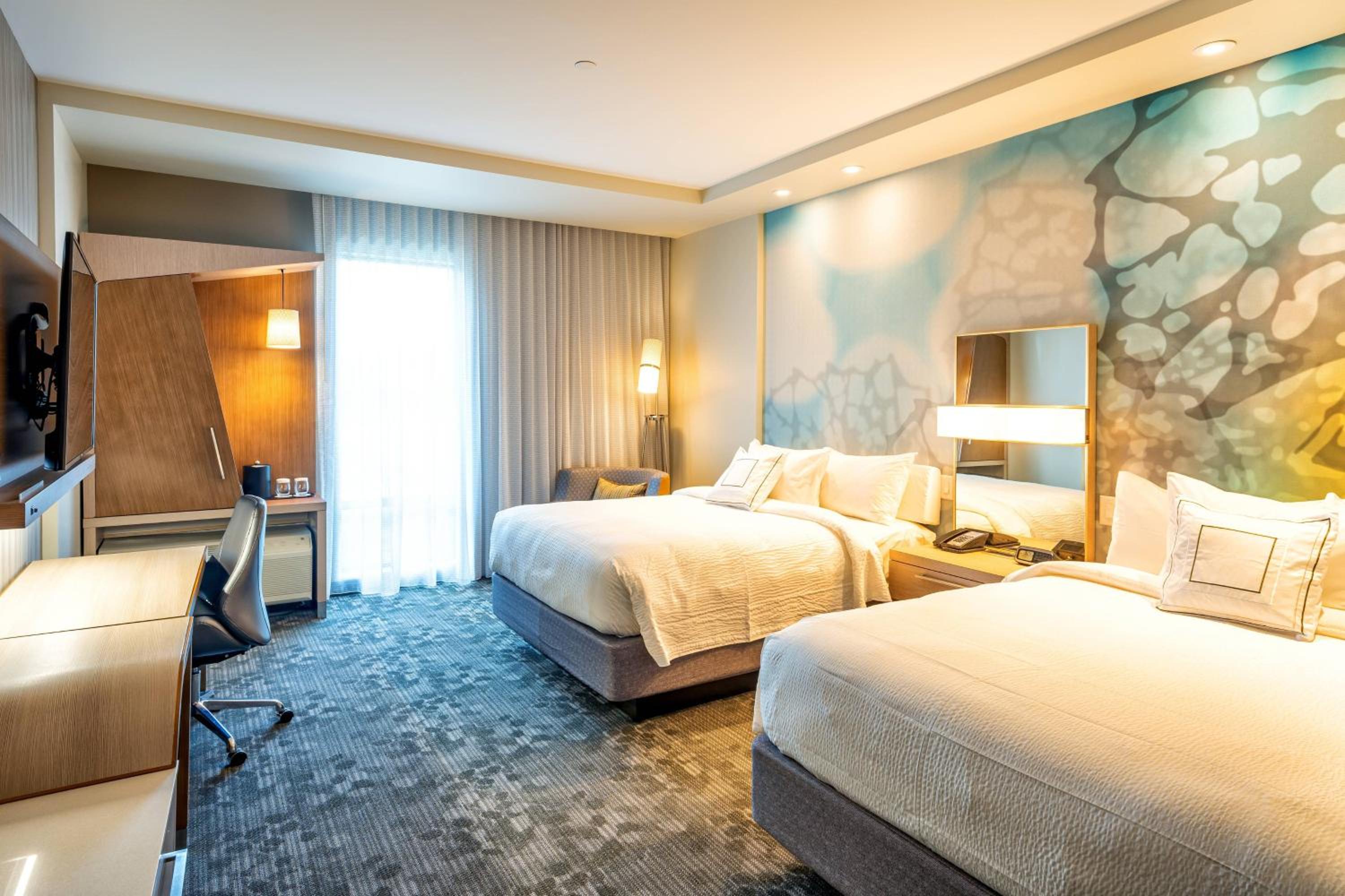 Queen Room with Two Queen Beds and Bathtub - Mobility Access