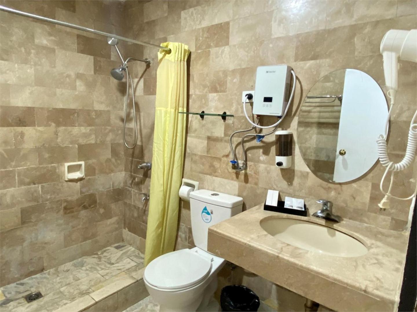 Standard Twin Room - Photo 4