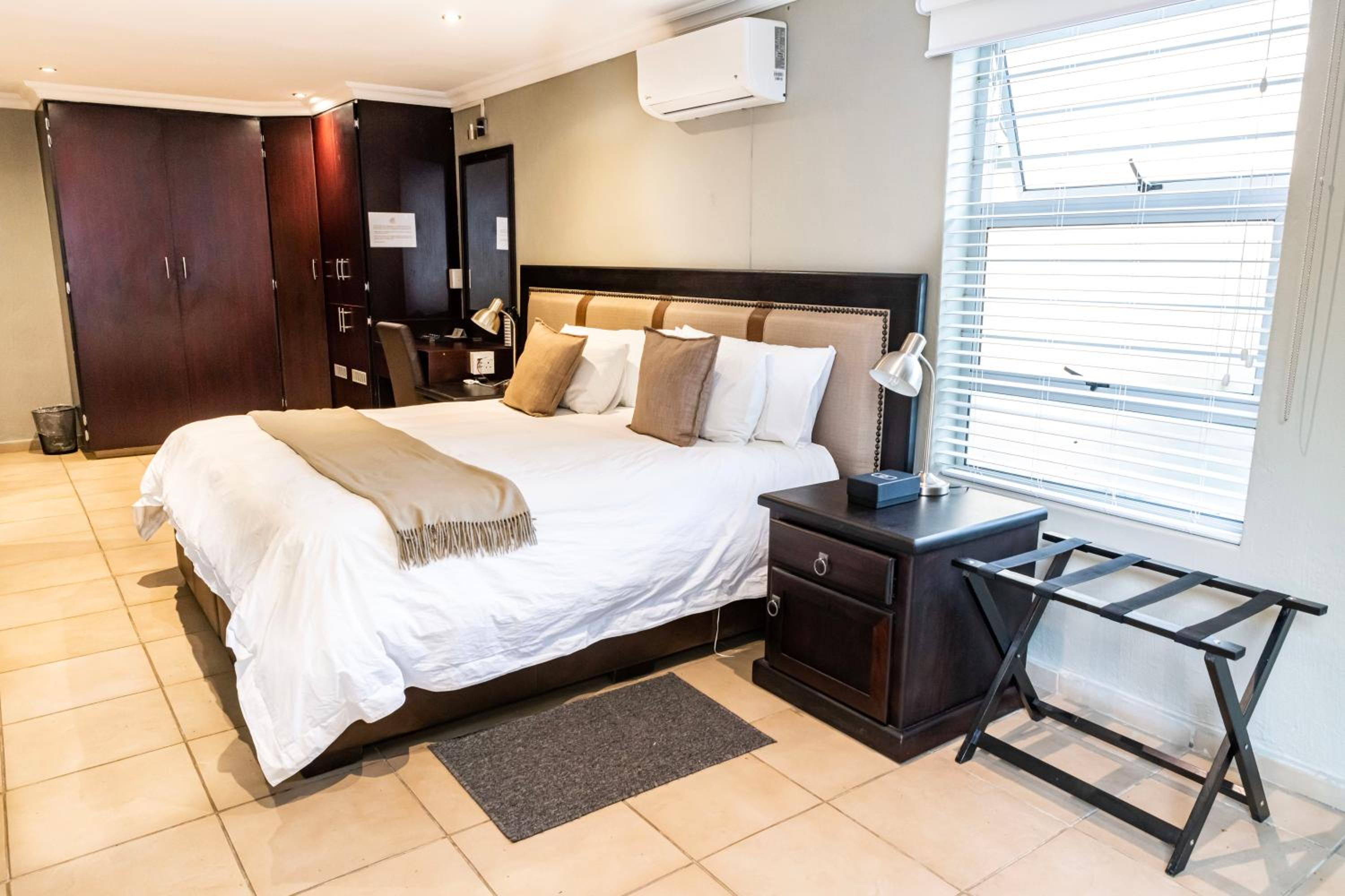 Deluxe King Room photo 2