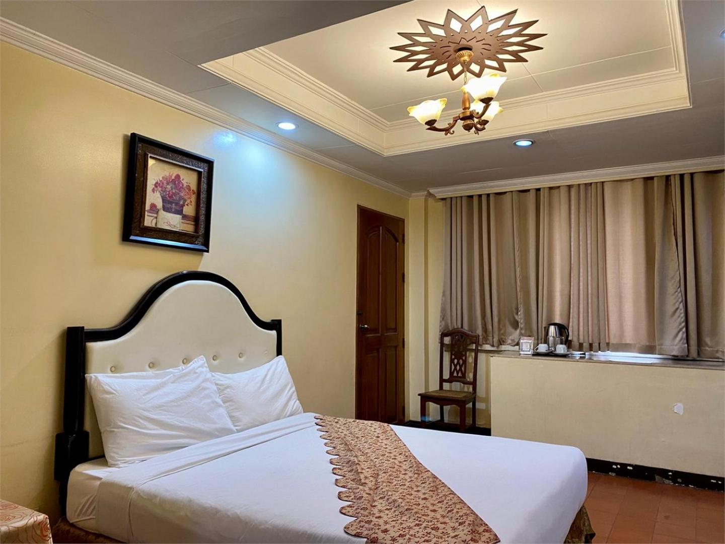 Deluxe Queen Room