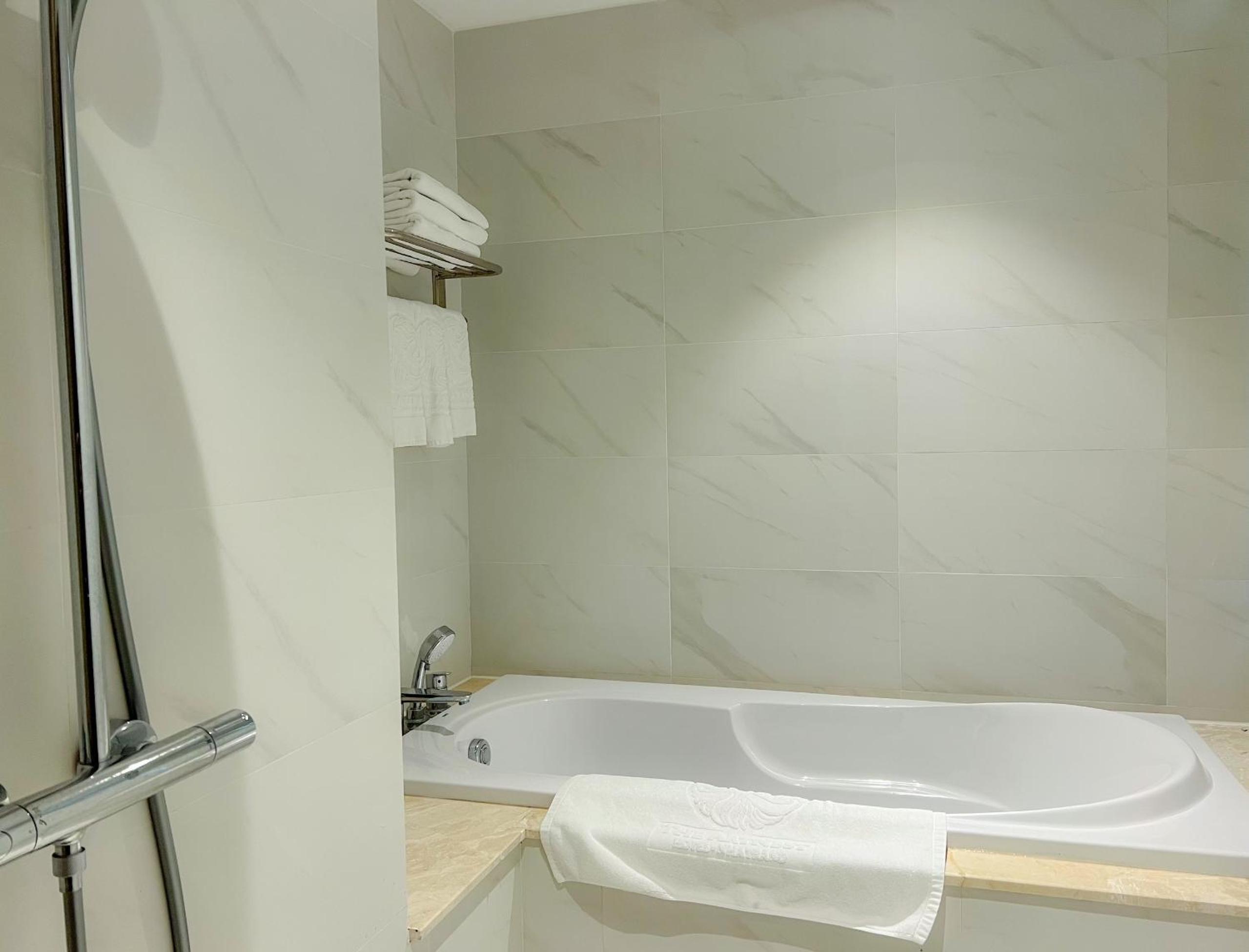 Triple Room with Balcony - Photo 6