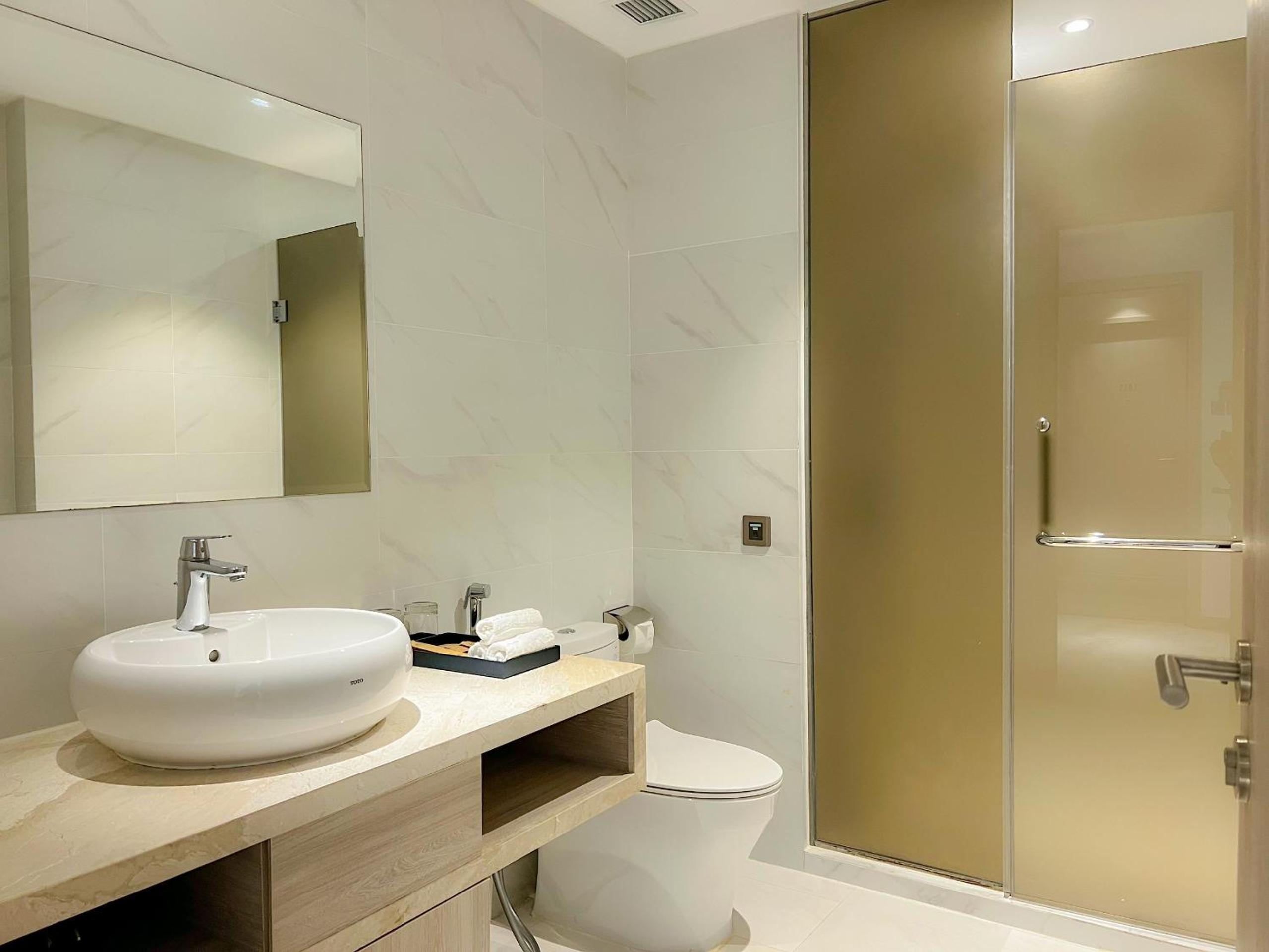 Triple Room with Balcony - Photo 7