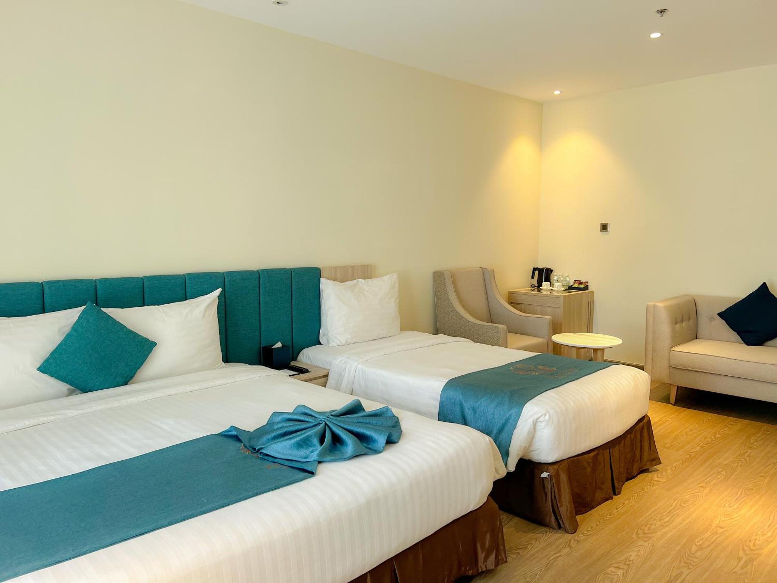 Triple Room with Balcony - Photo 8