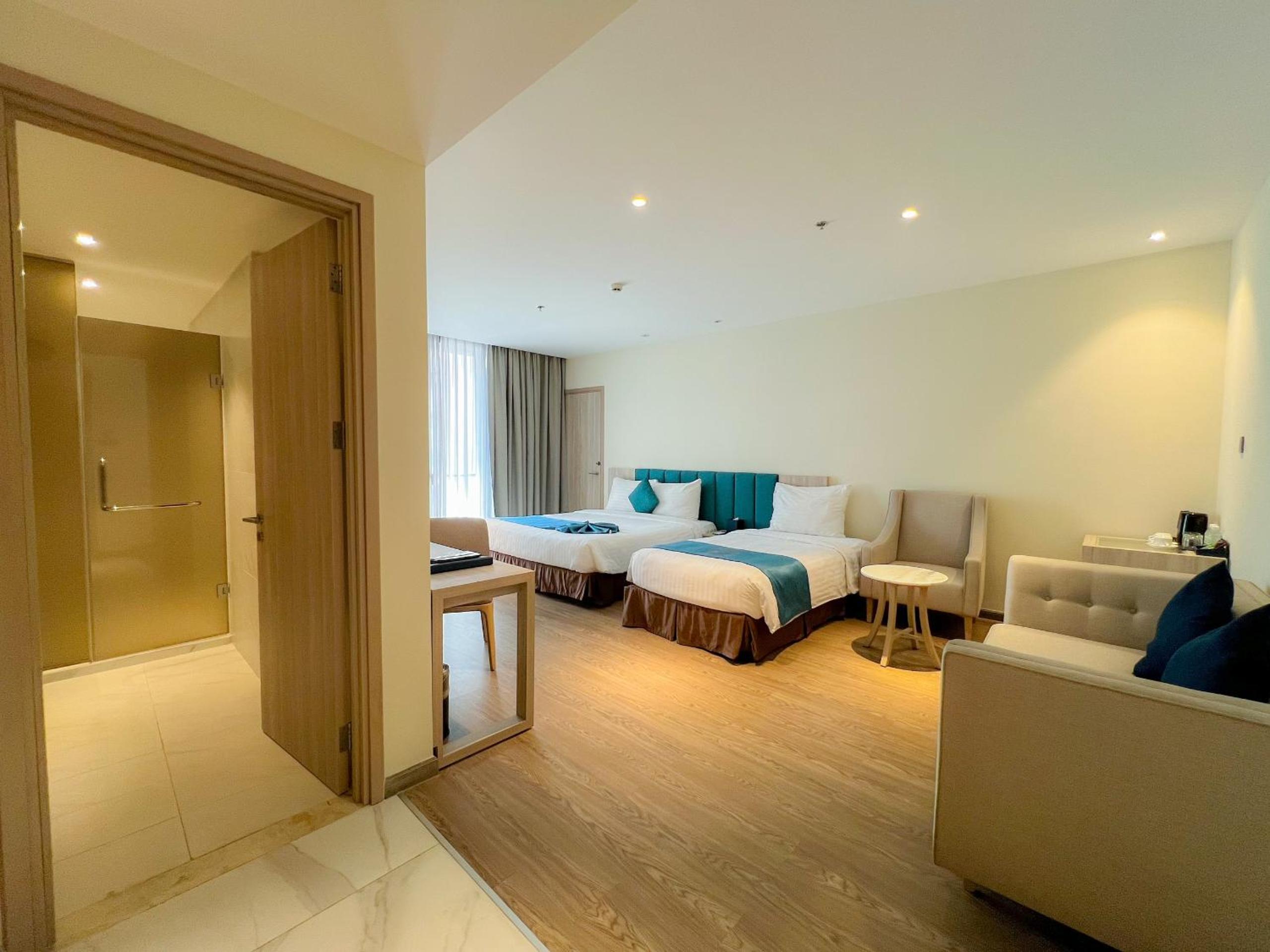 Triple Room with Balcony - Photo 10