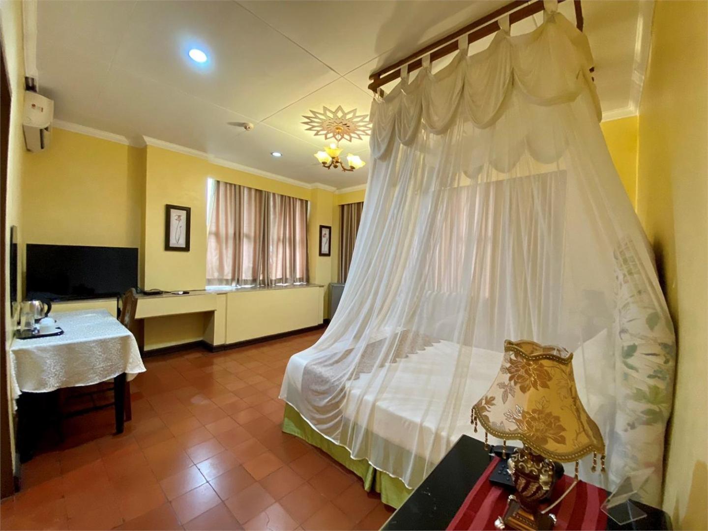 Suite - Photo 3