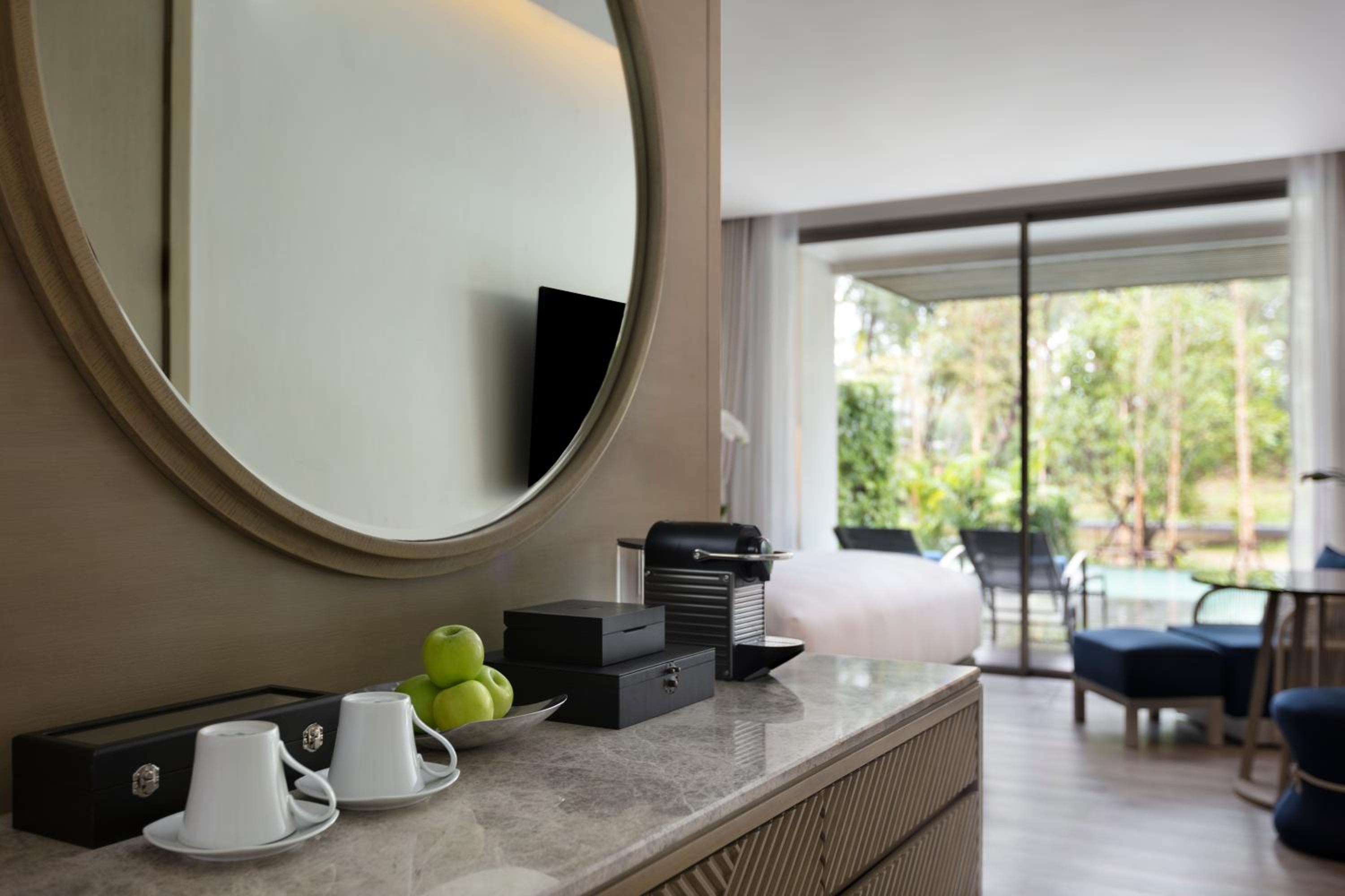 Deluxe Pool Access Room - Photo 10