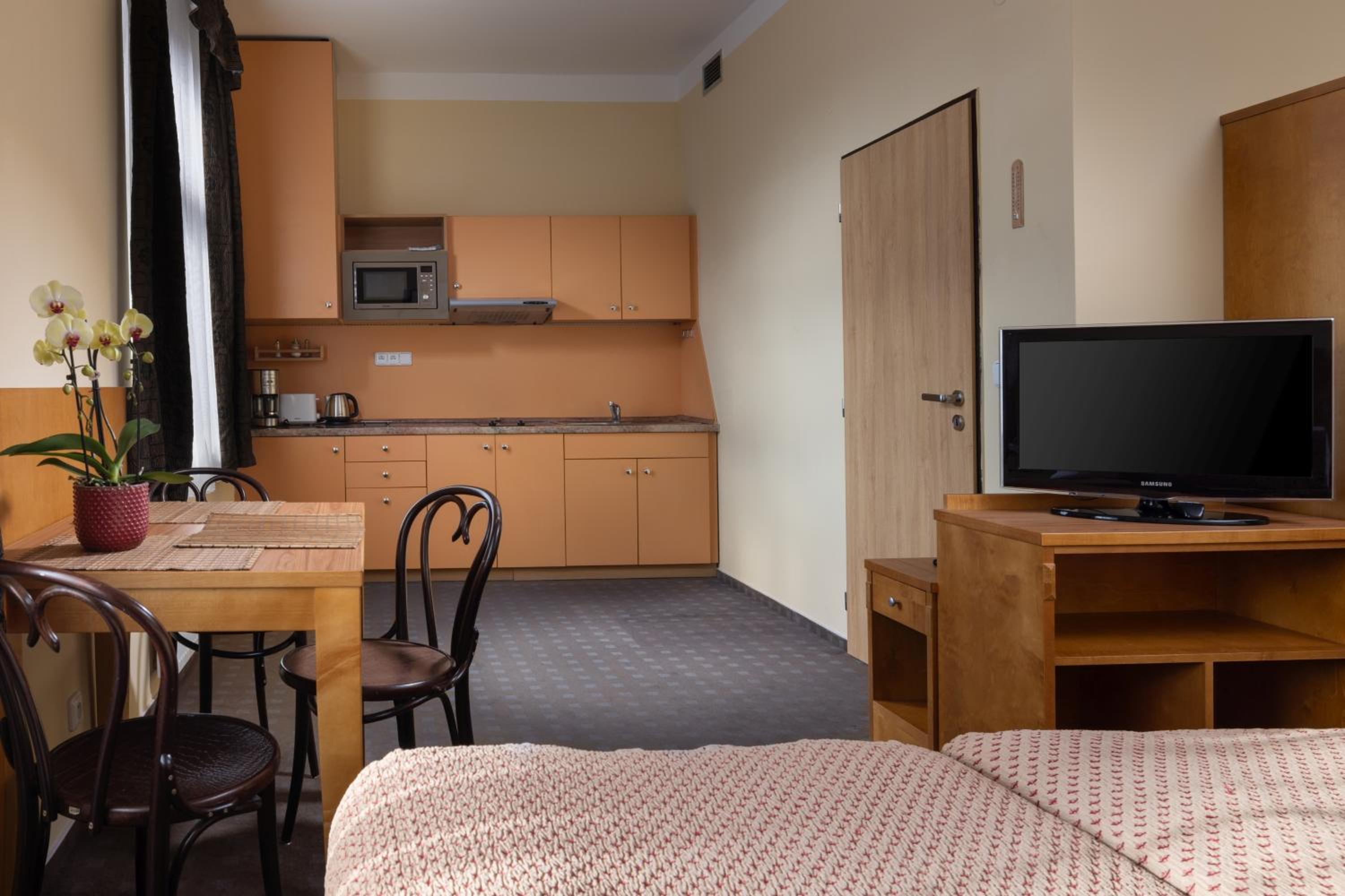 Available room thumbnail 5