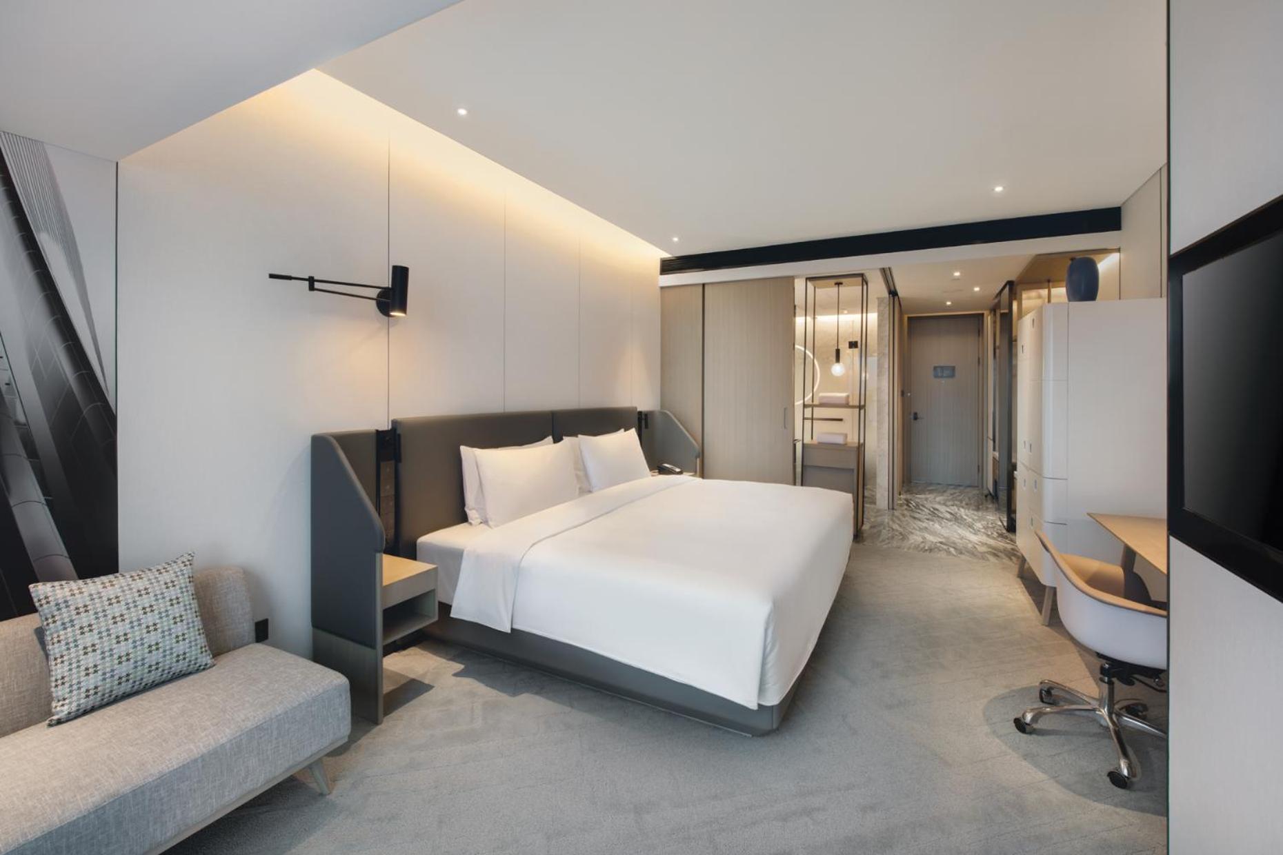 Premium King Room with River View - Photo 1