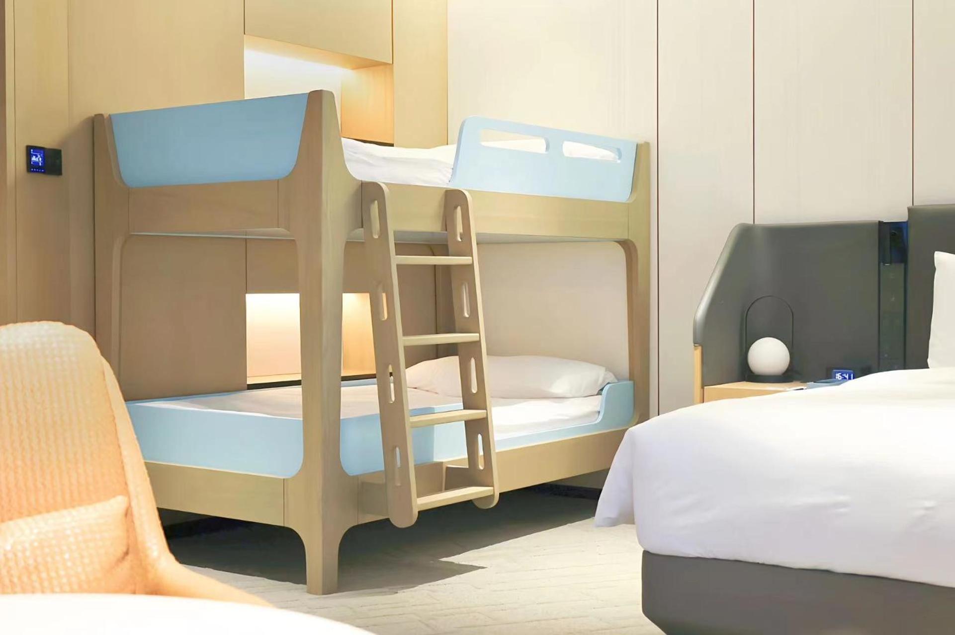 Junior Suite with King and Bunk Beds - River View - Photo 3