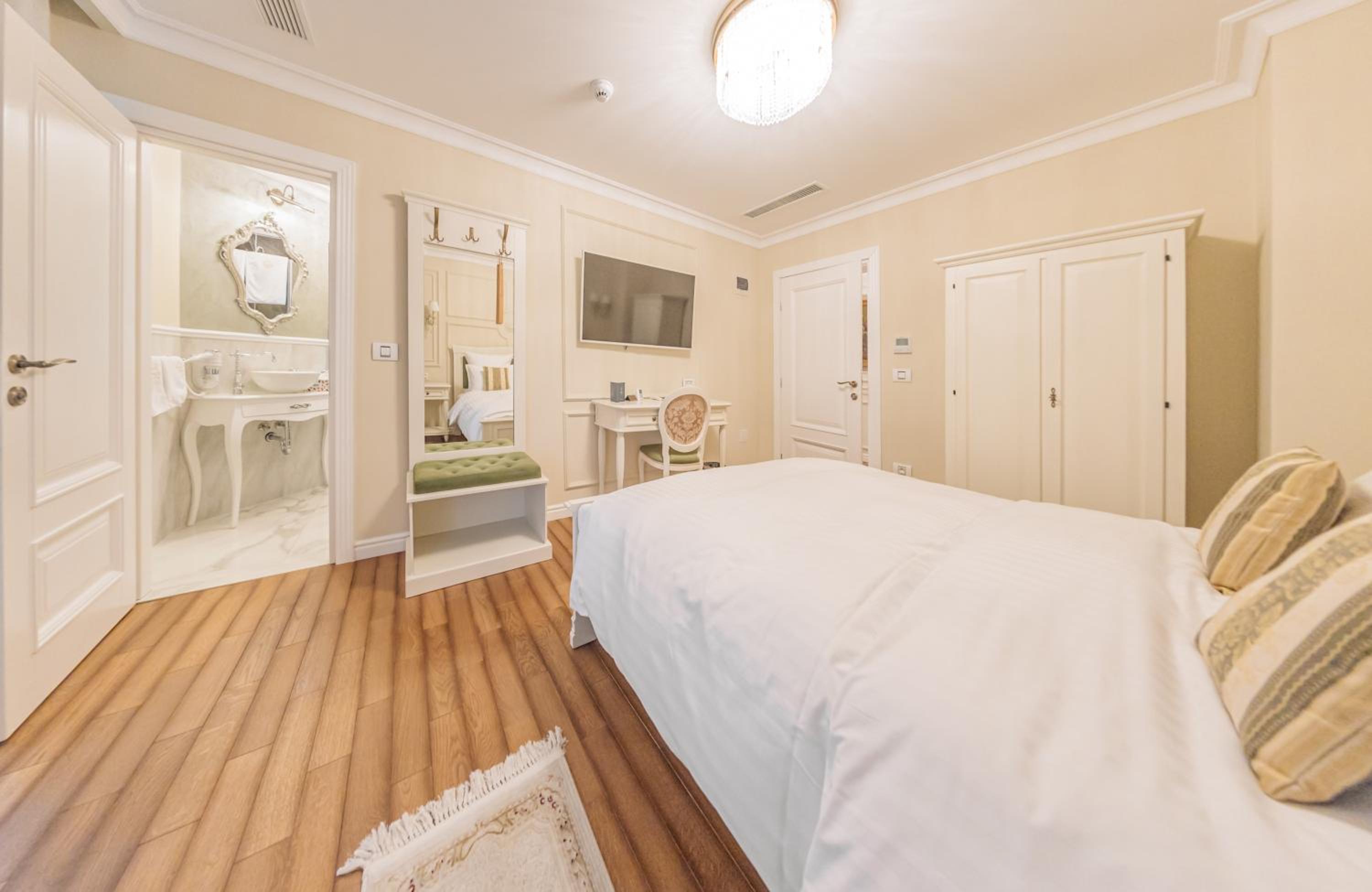 Queen Room - Photo 1