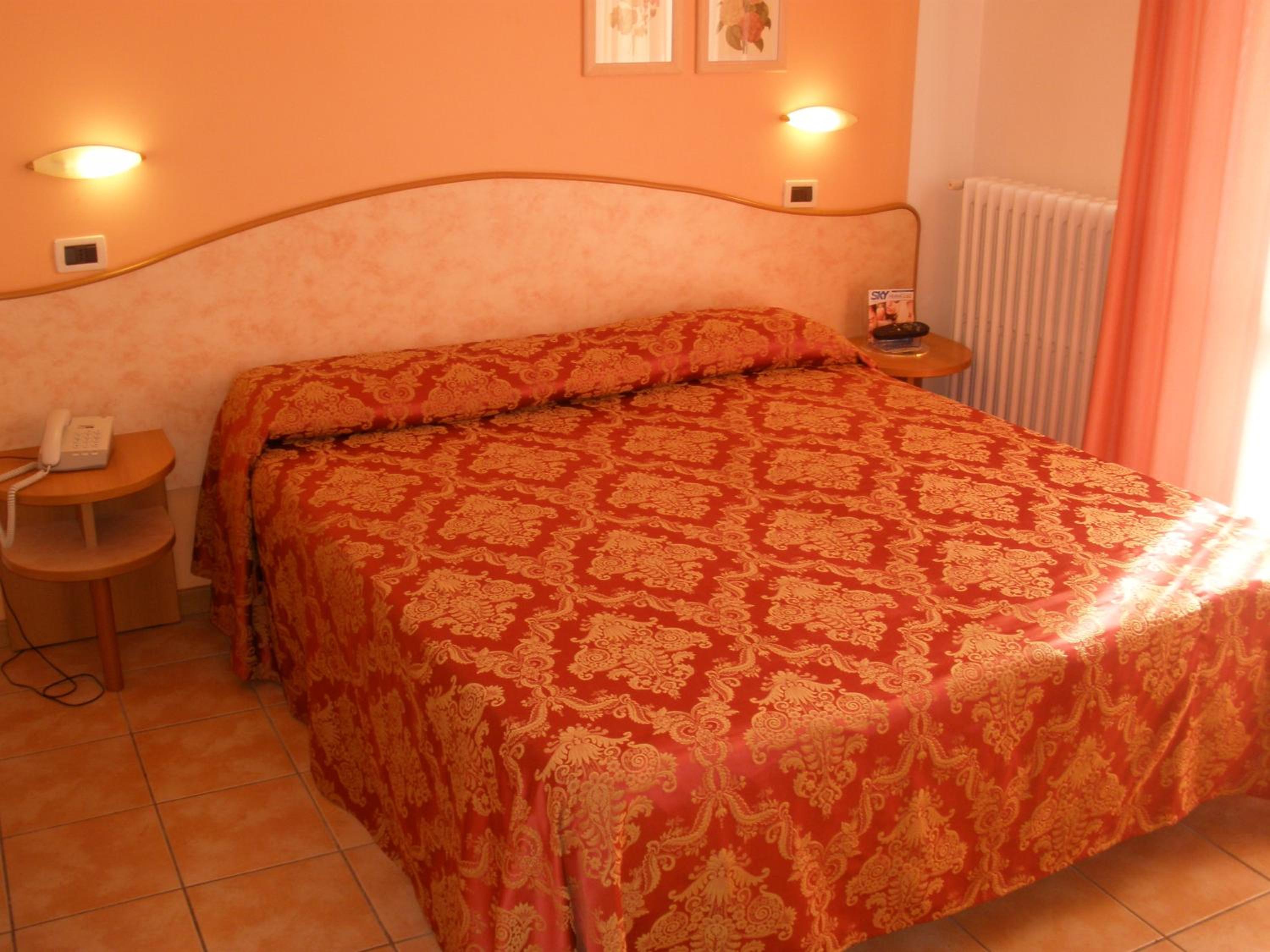 Standard King Room photo 1