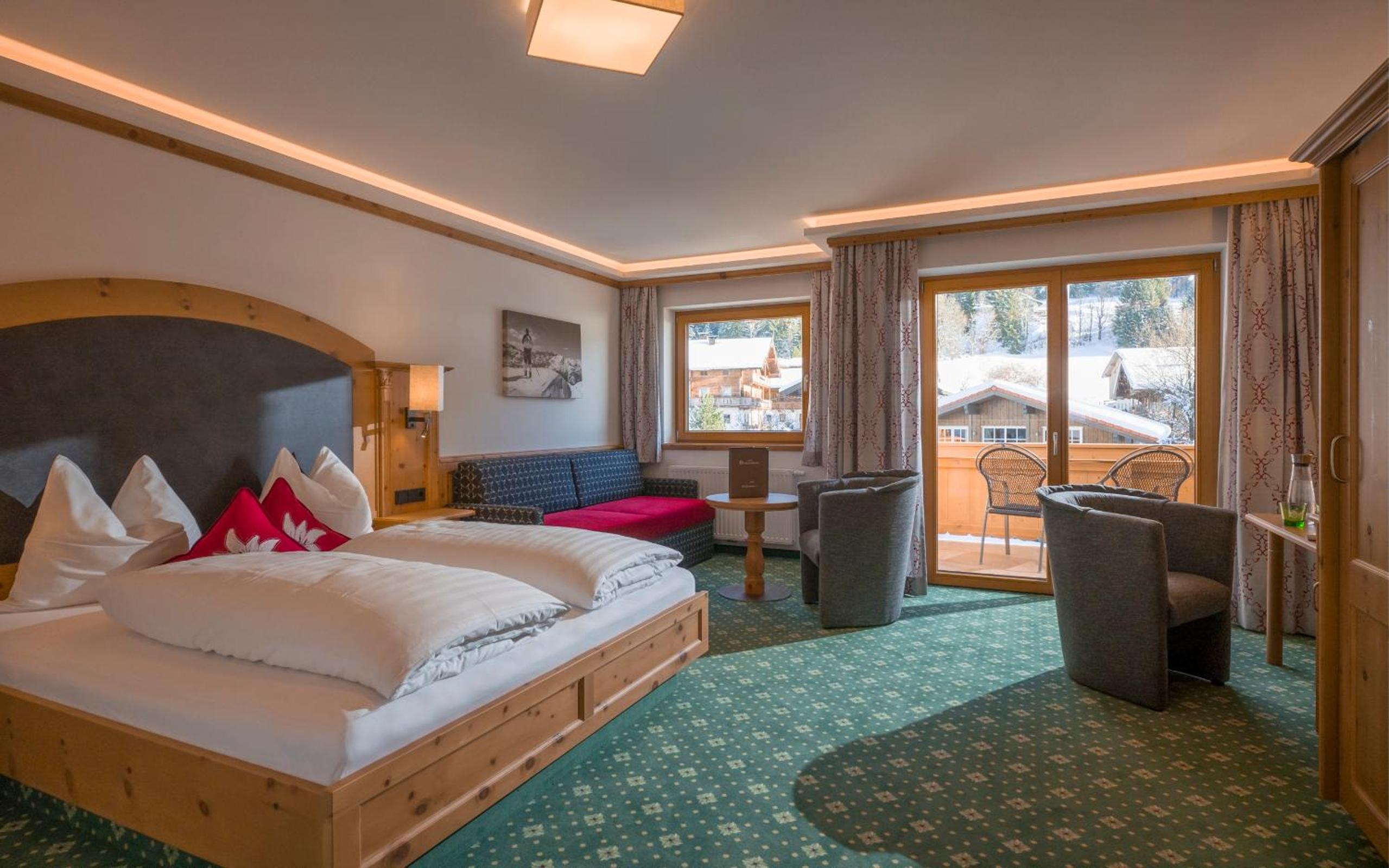 Deluxe Double Room (2 Adults + 1 Child) photo 2
